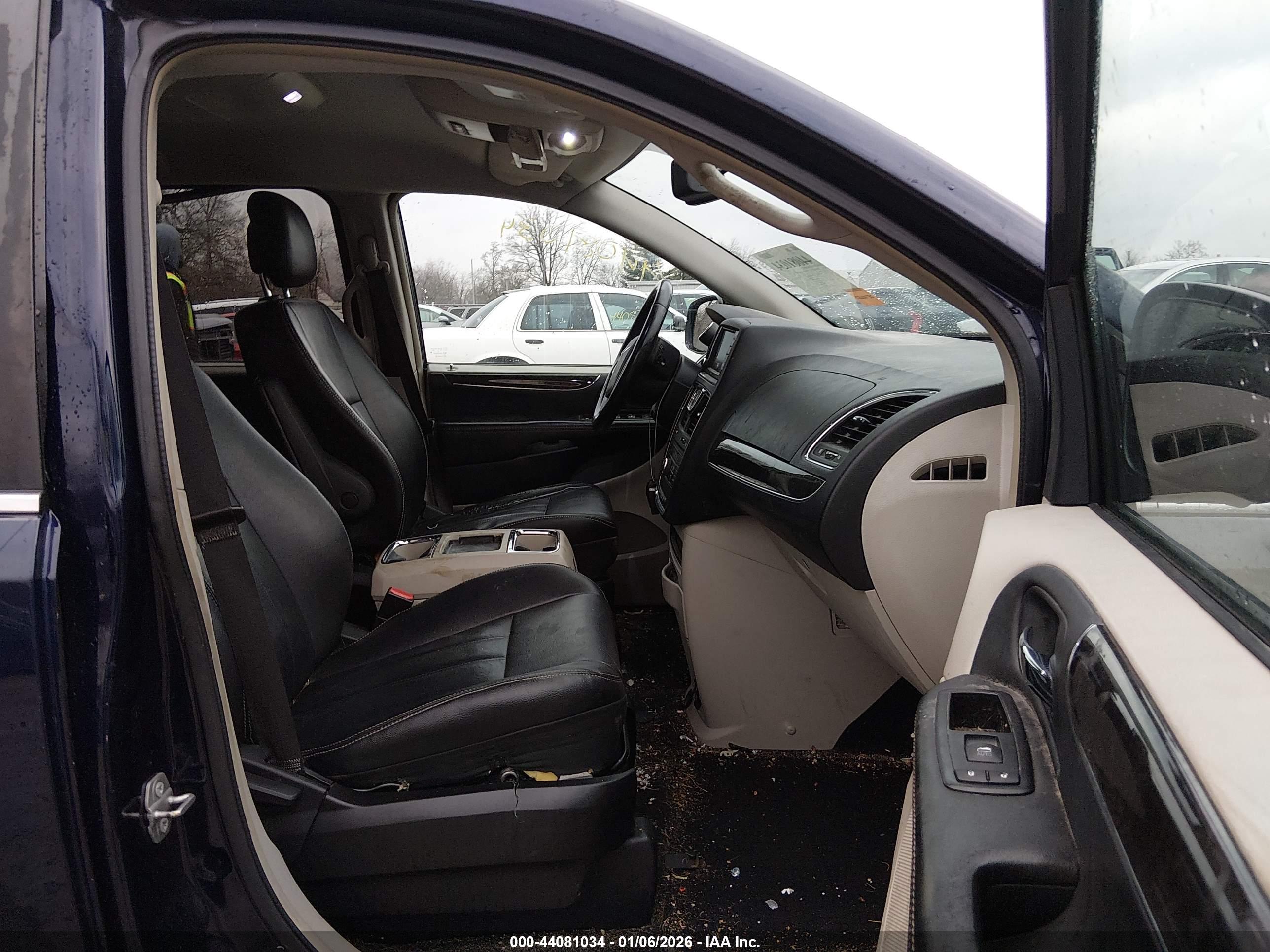 CHRYSLER TOWN image 5