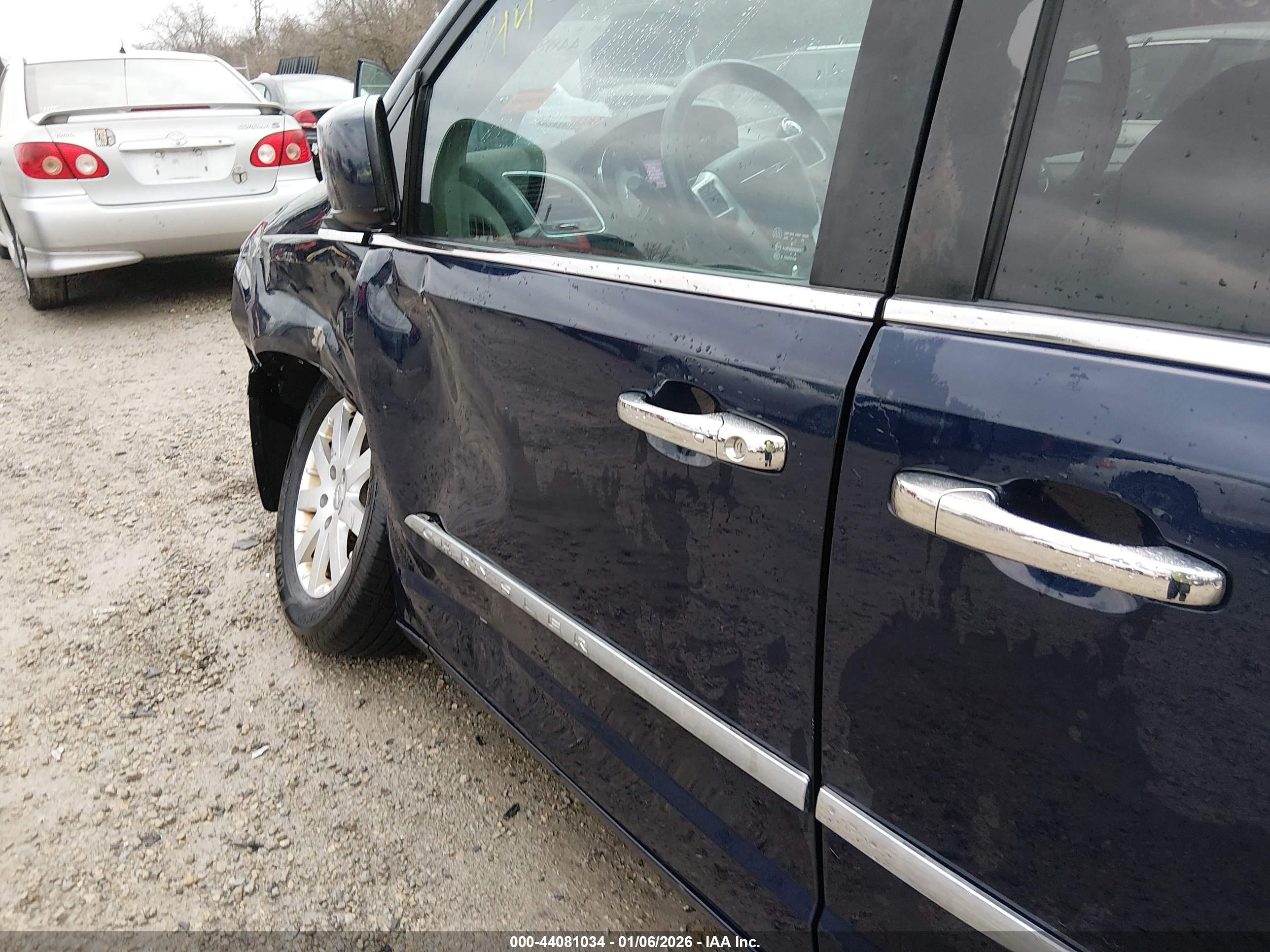 CHRYSLER TOWN image 6