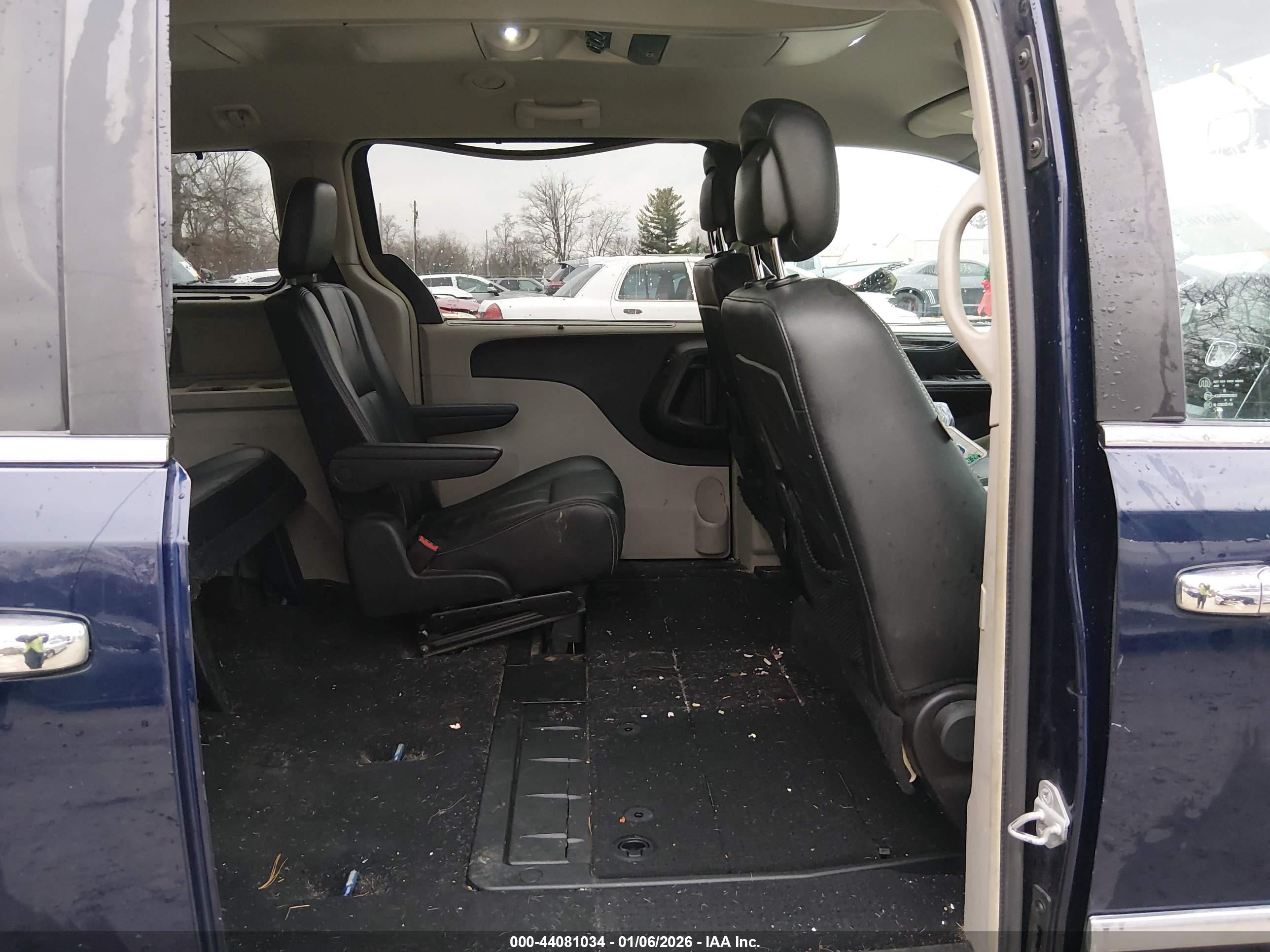 CHRYSLER TOWN image 8