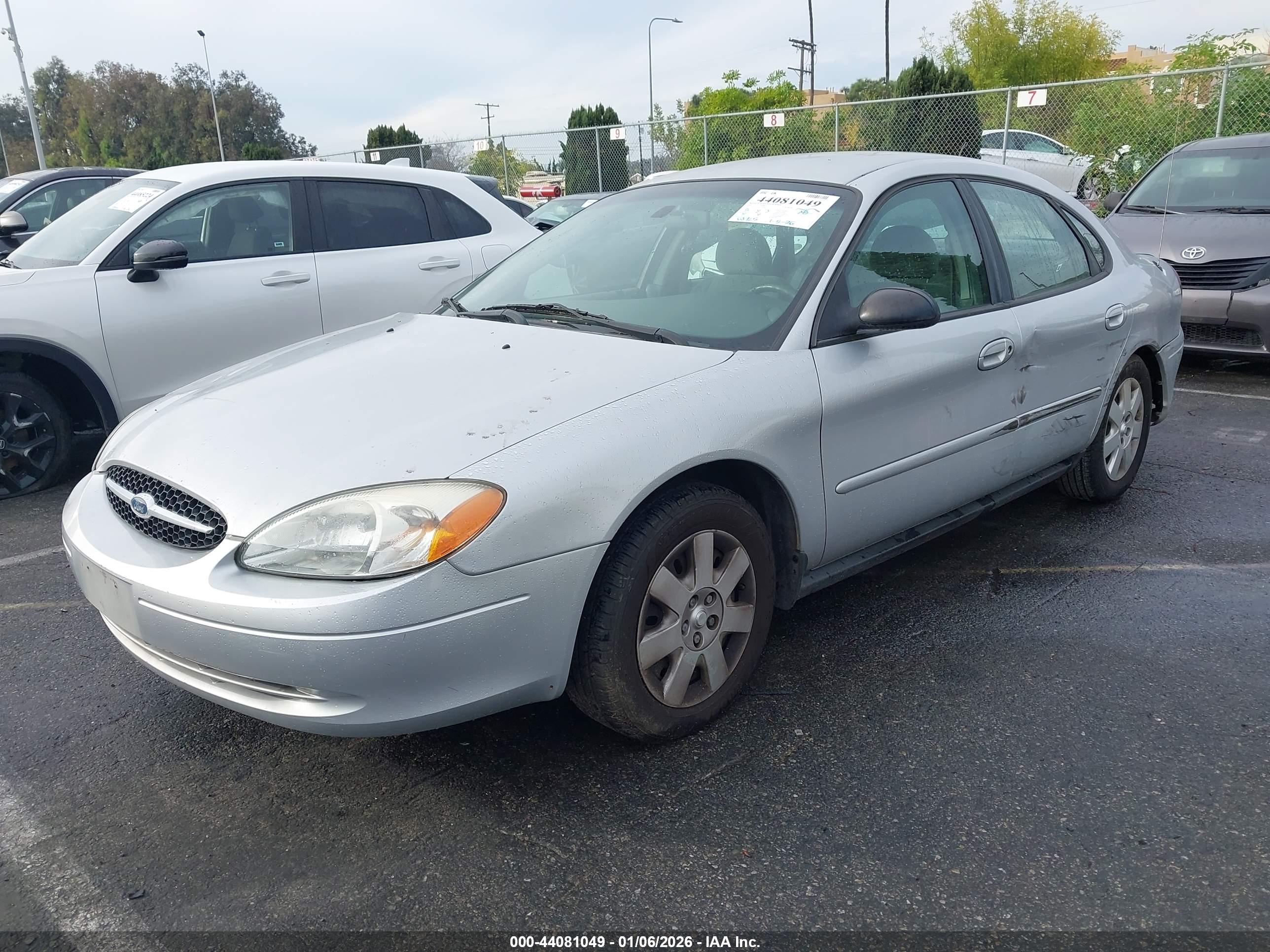 FORD TAURUS image 2