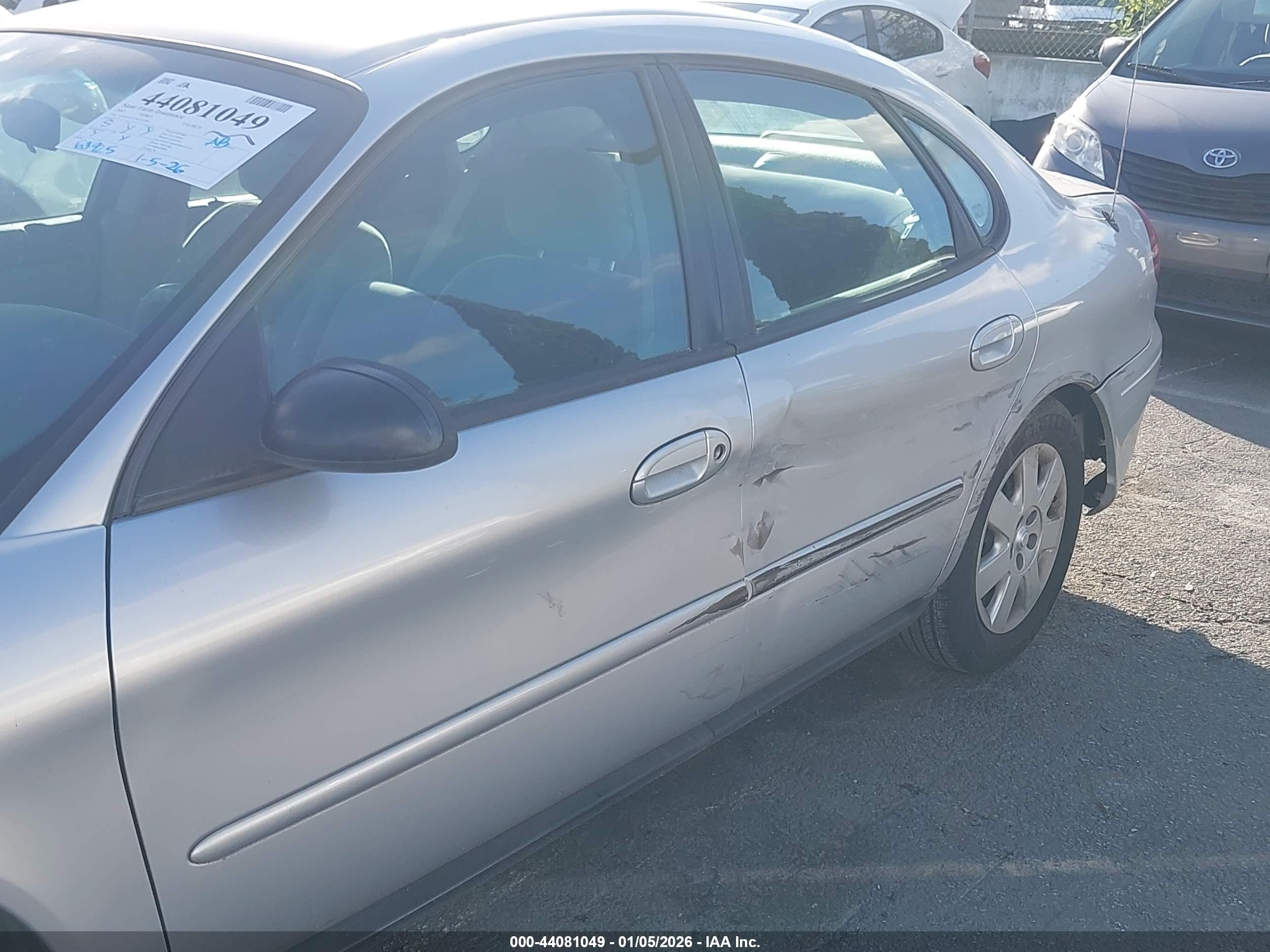 FORD TAURUS image 6