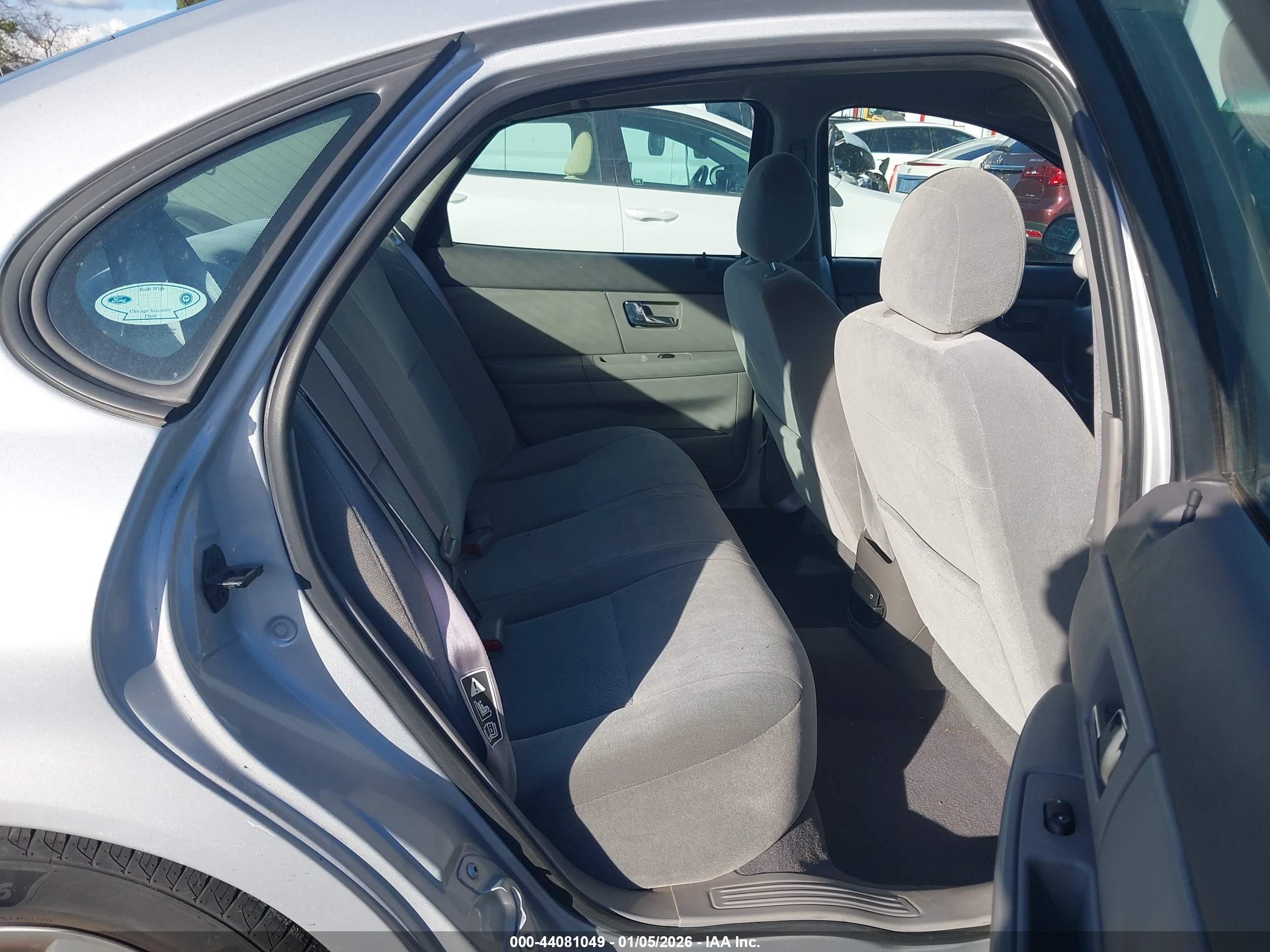 FORD TAURUS image 8
