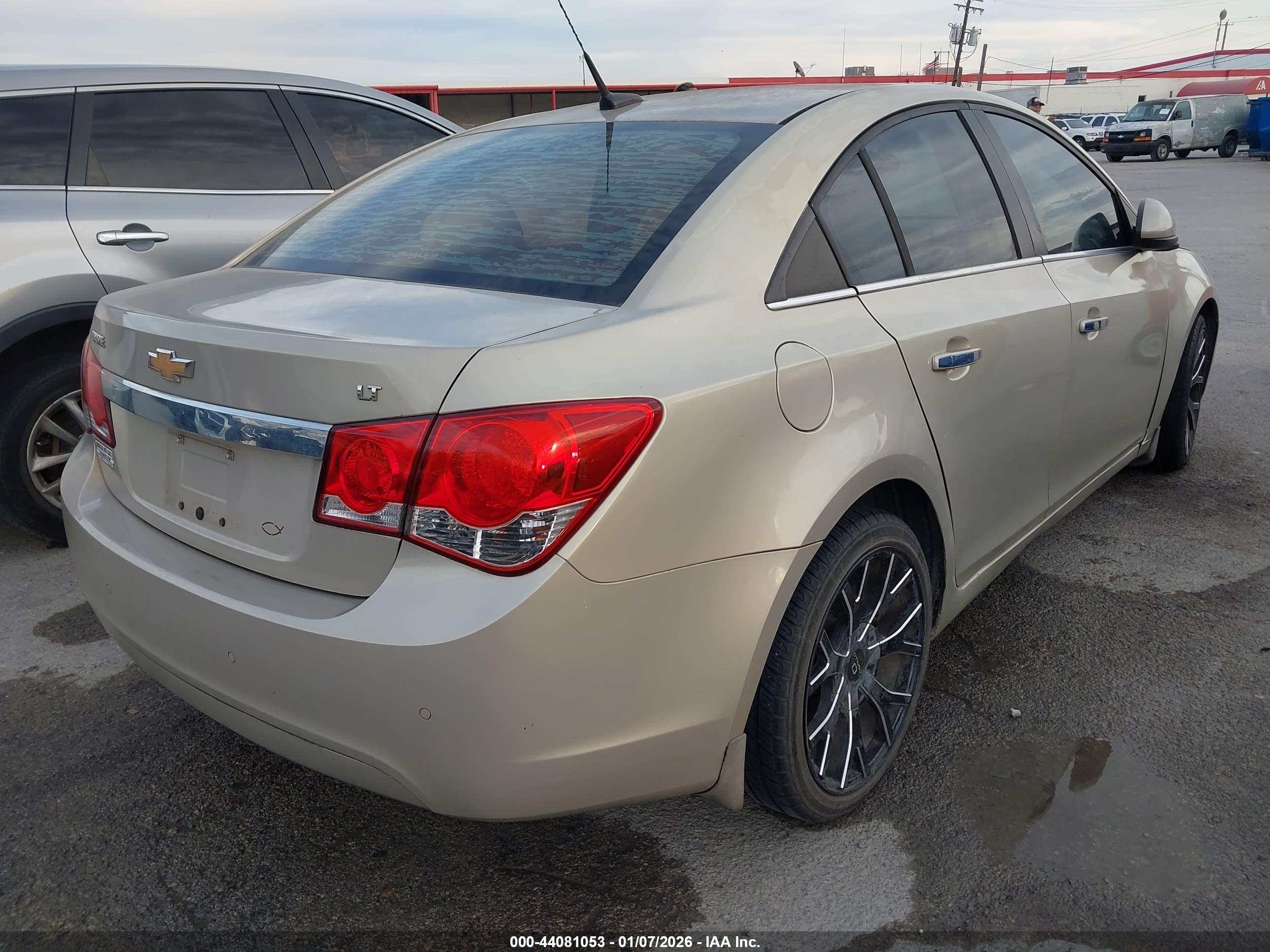 CHEVROLET CRUZE image 4