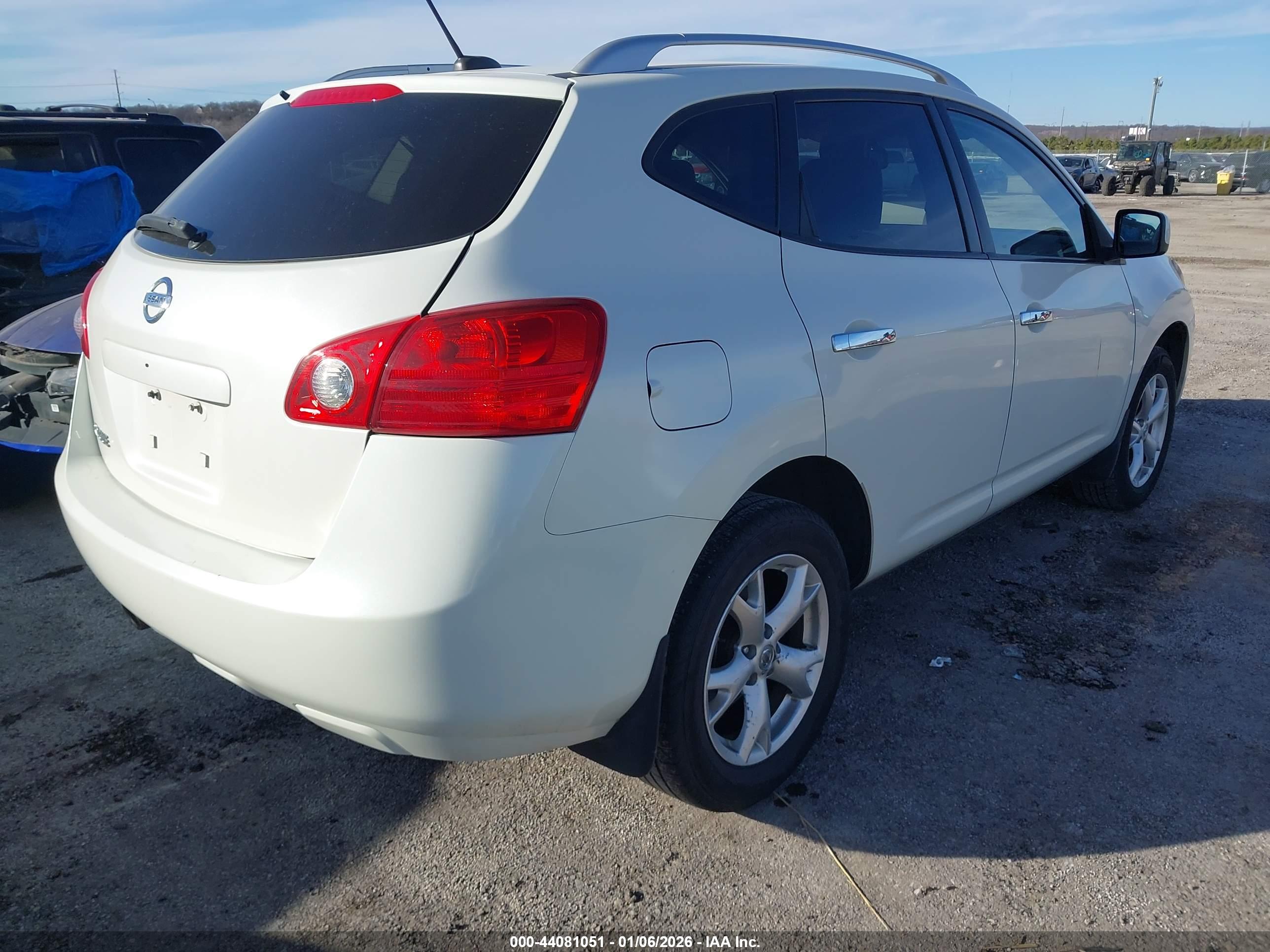 NISSAN ROGUE image 4