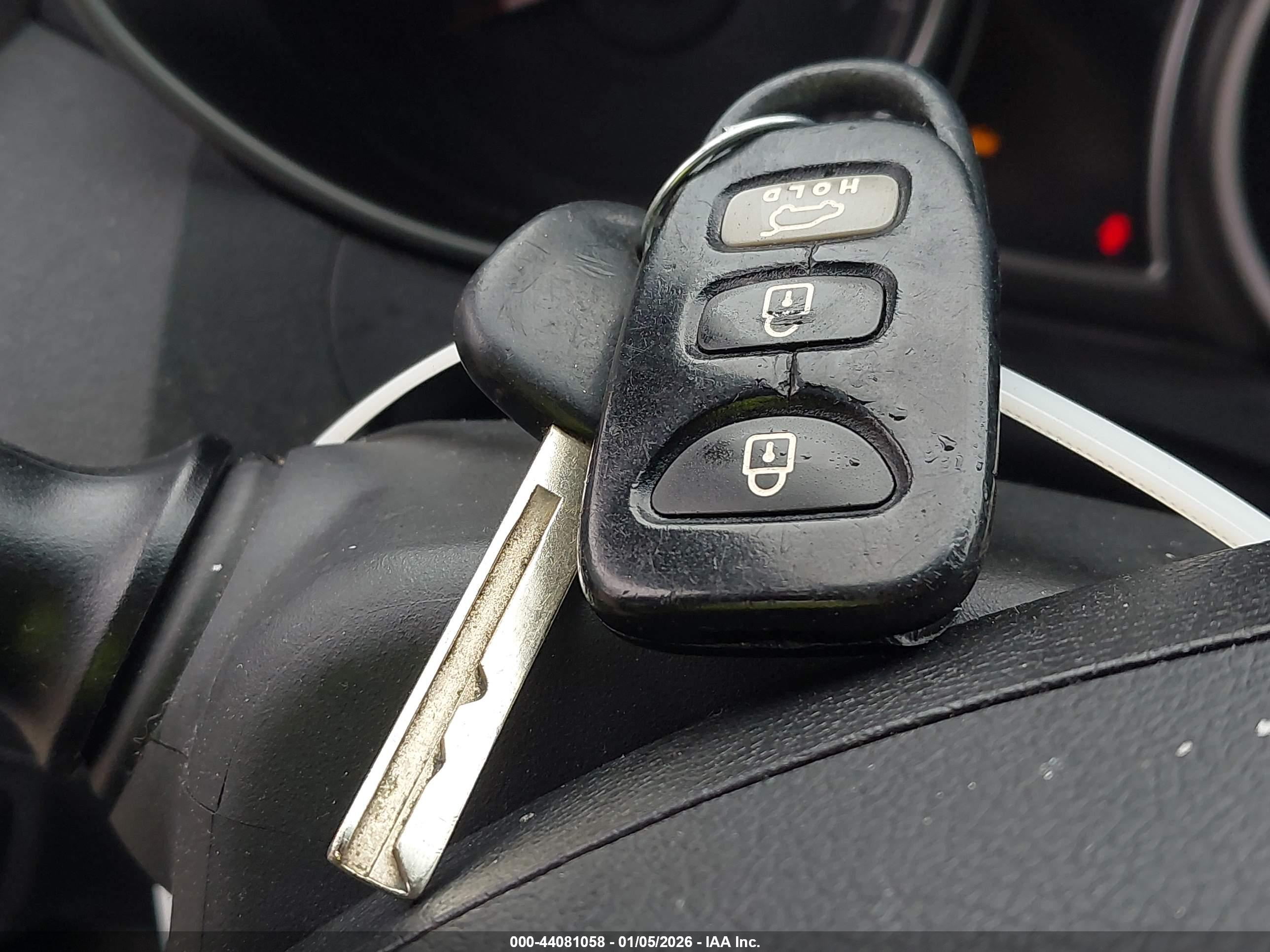HYUNDAI VELOSTER image 11