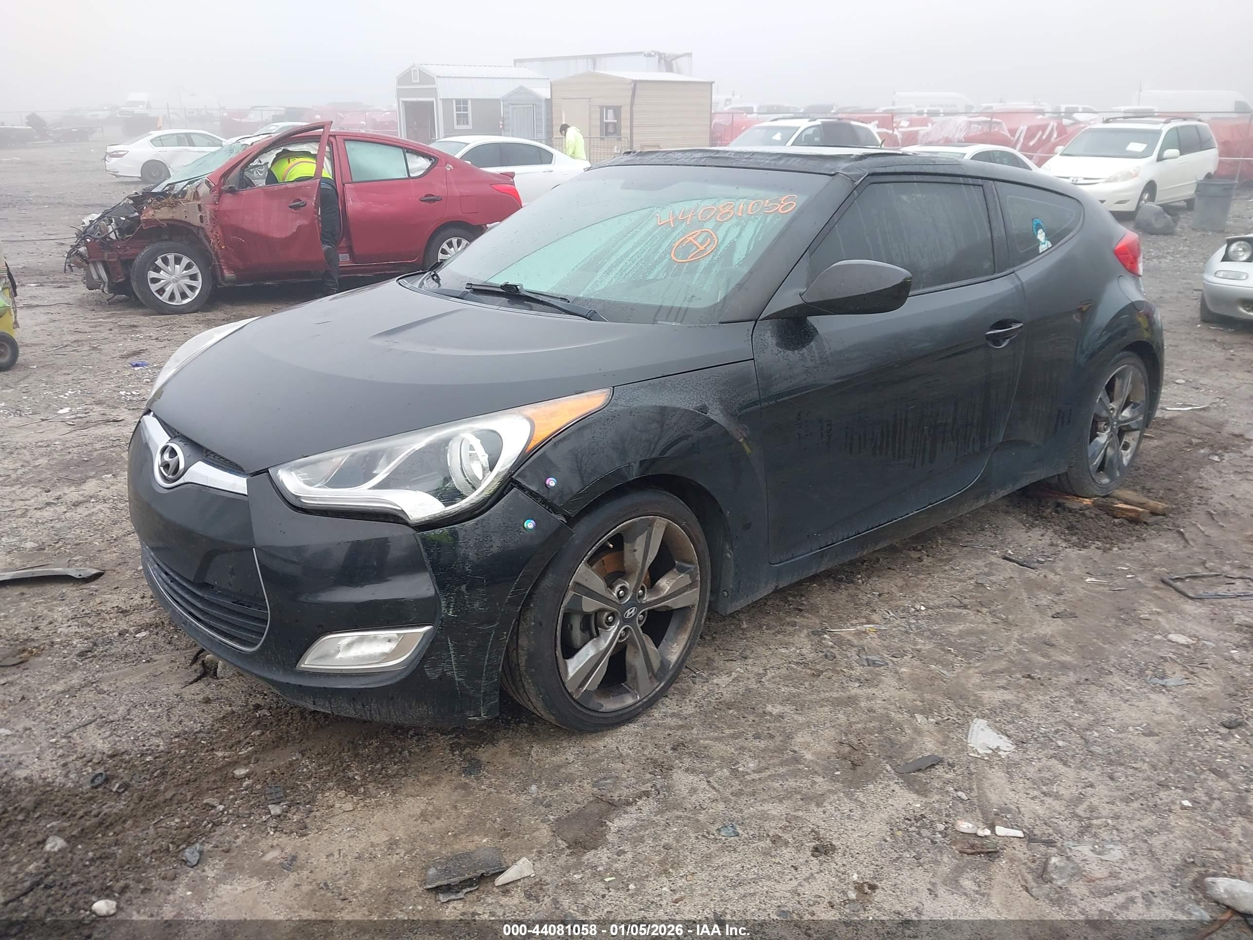 HYUNDAI VELOSTER image 2