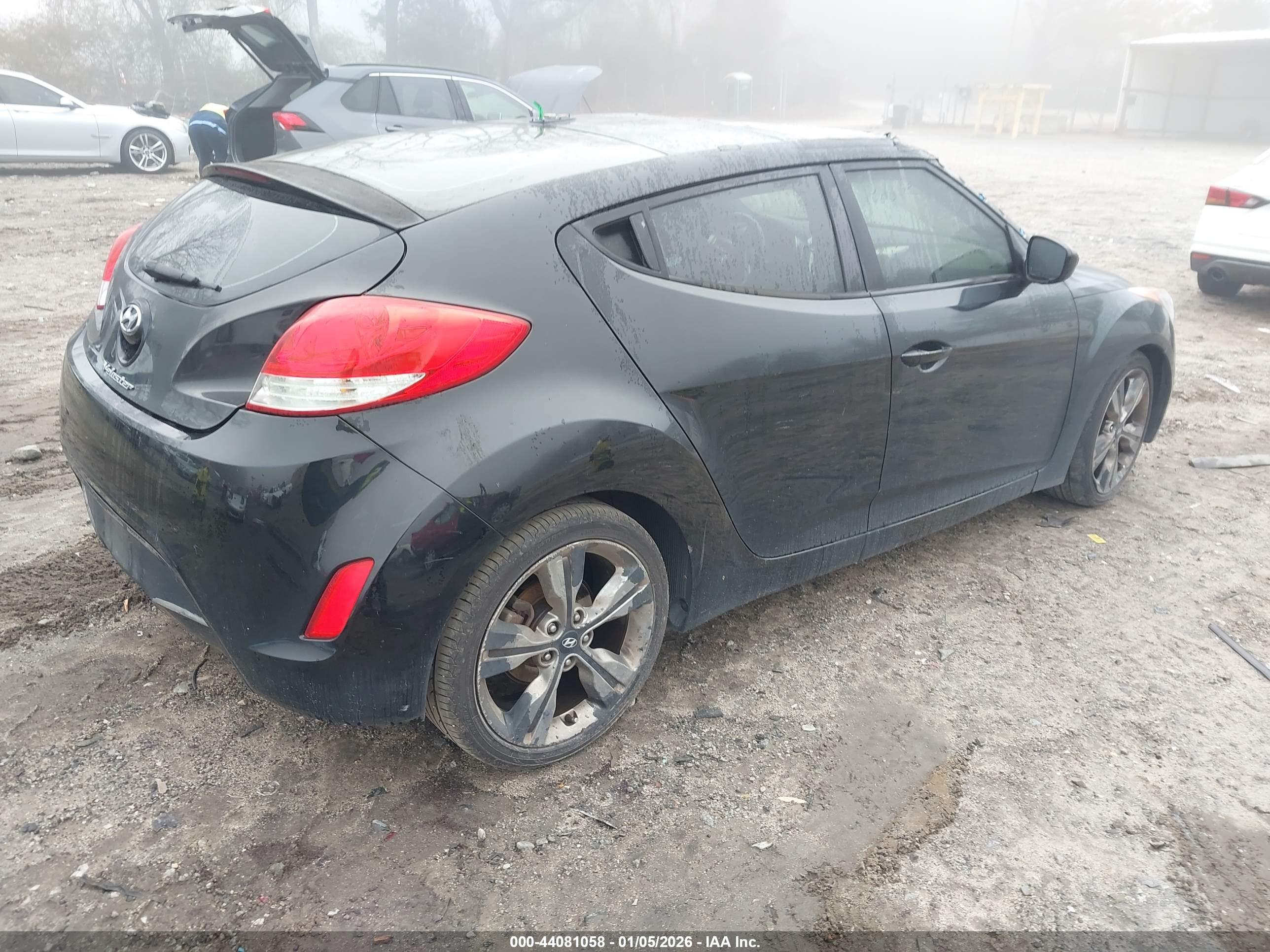 HYUNDAI VELOSTER image 4