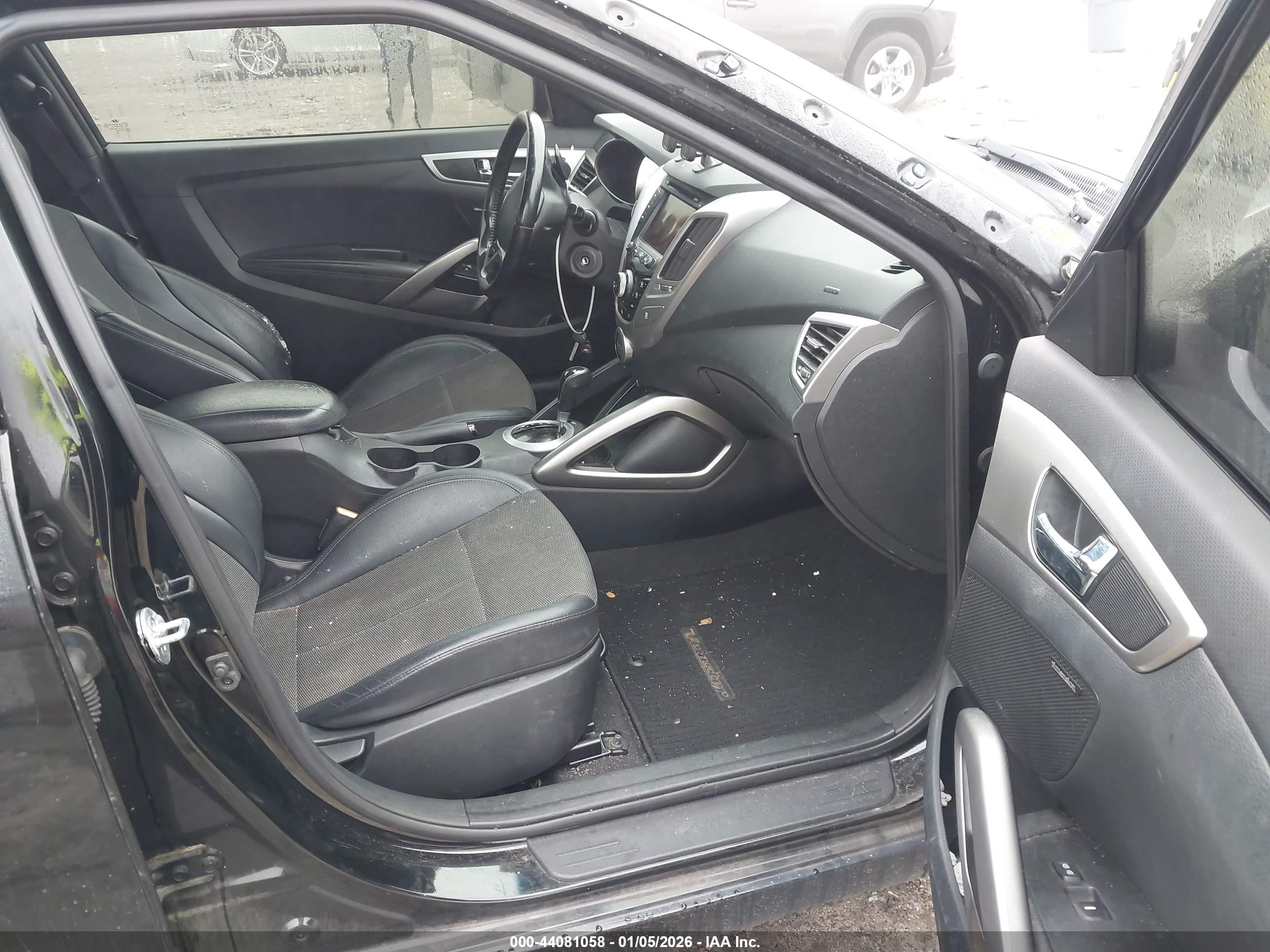 HYUNDAI VELOSTER image 5