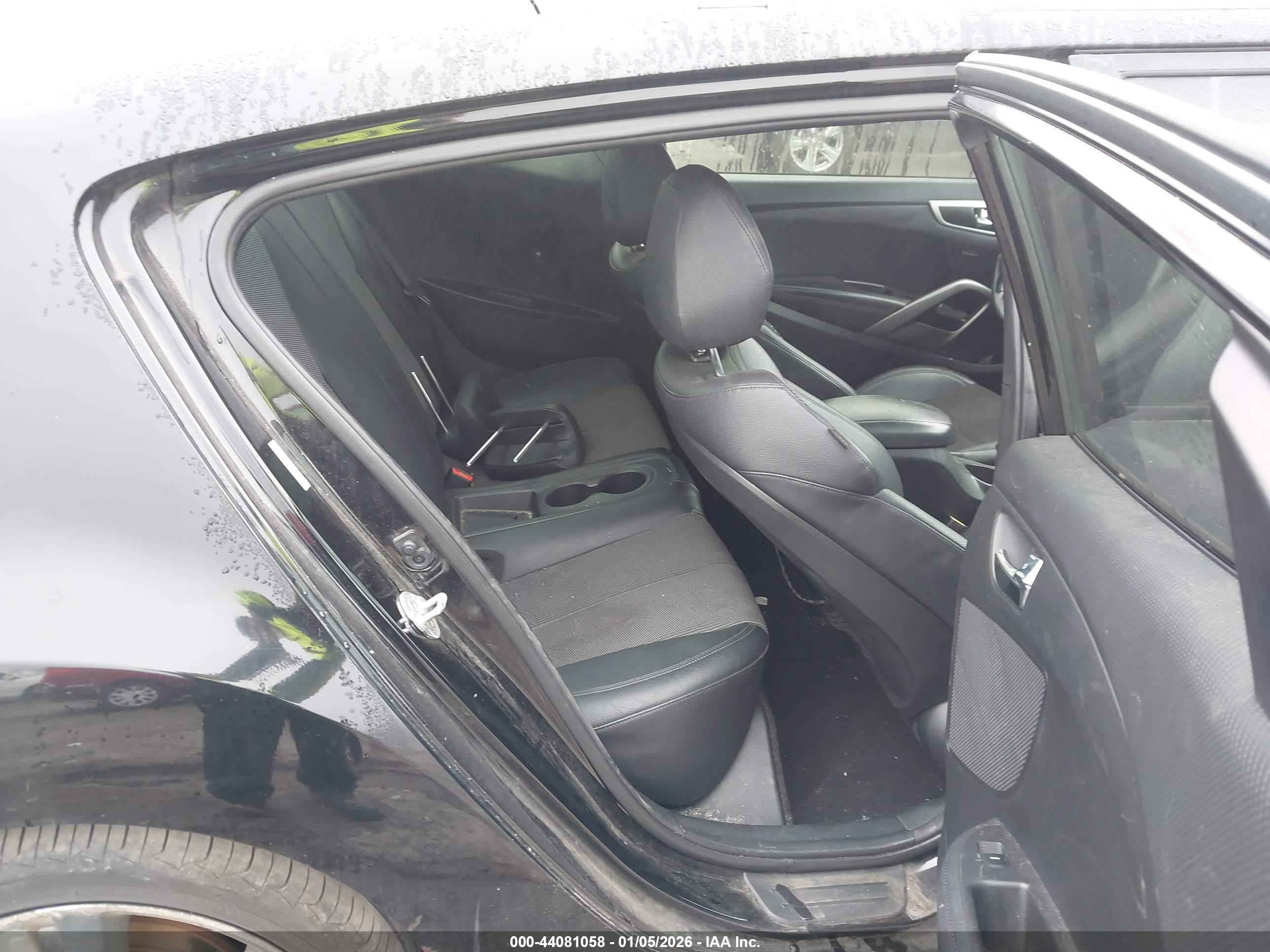 HYUNDAI VELOSTER image 8