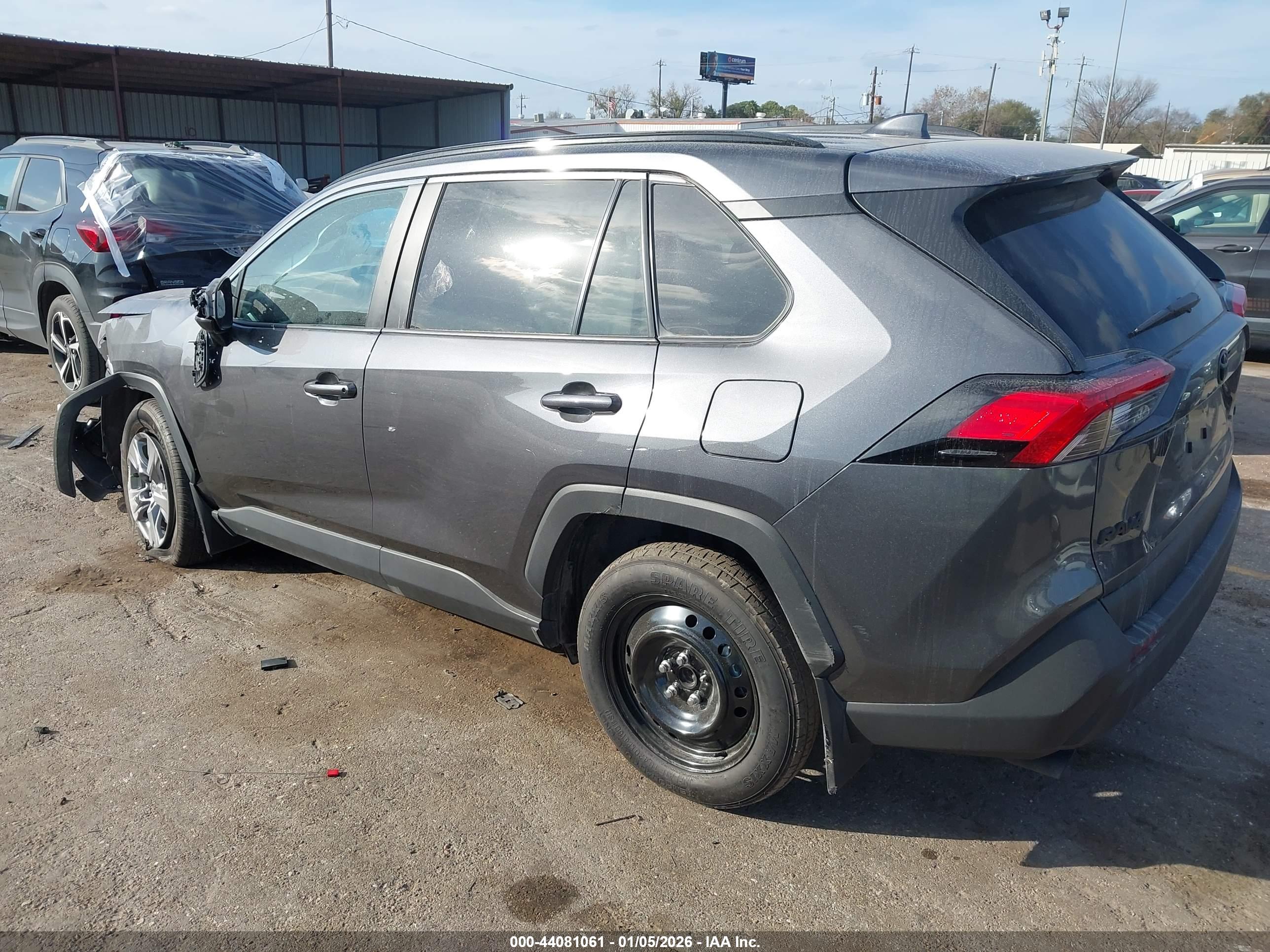 TOYOTA RAV4 image 3