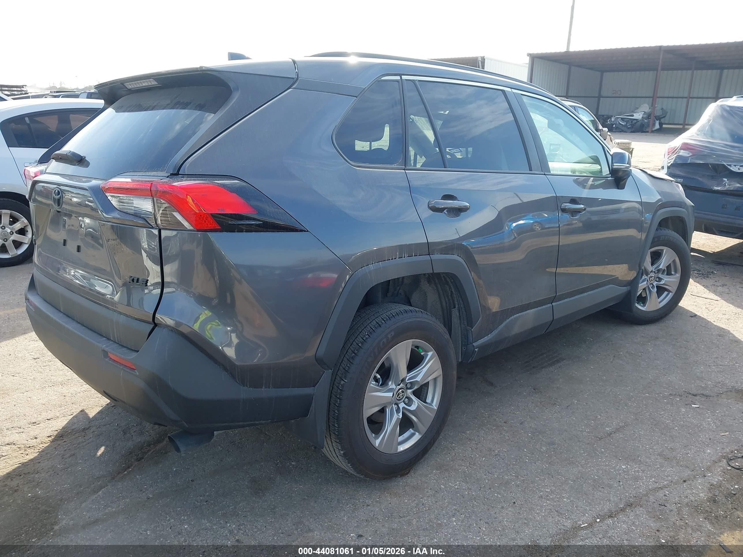 TOYOTA RAV4 image 4