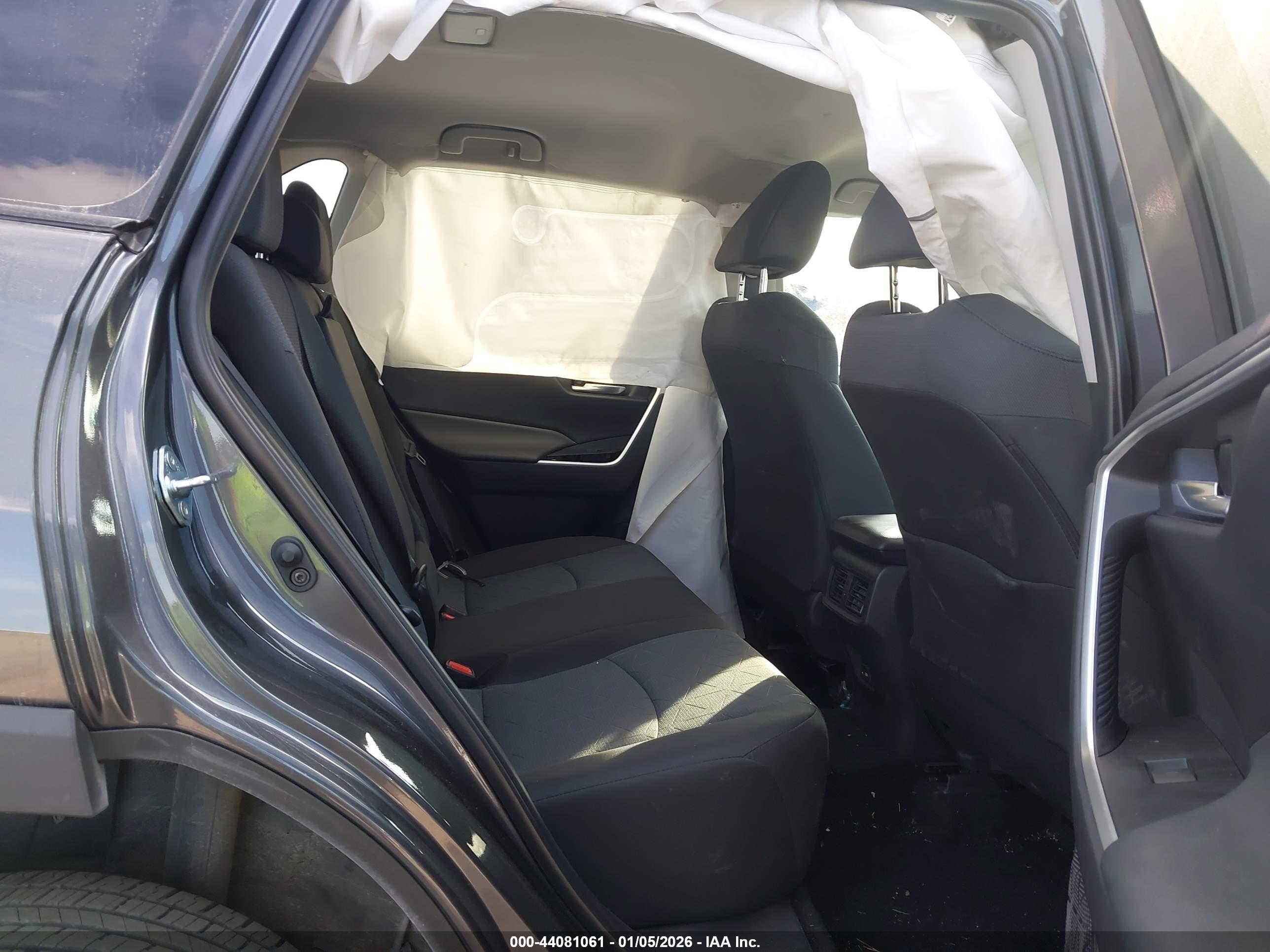 TOYOTA RAV4 image 8