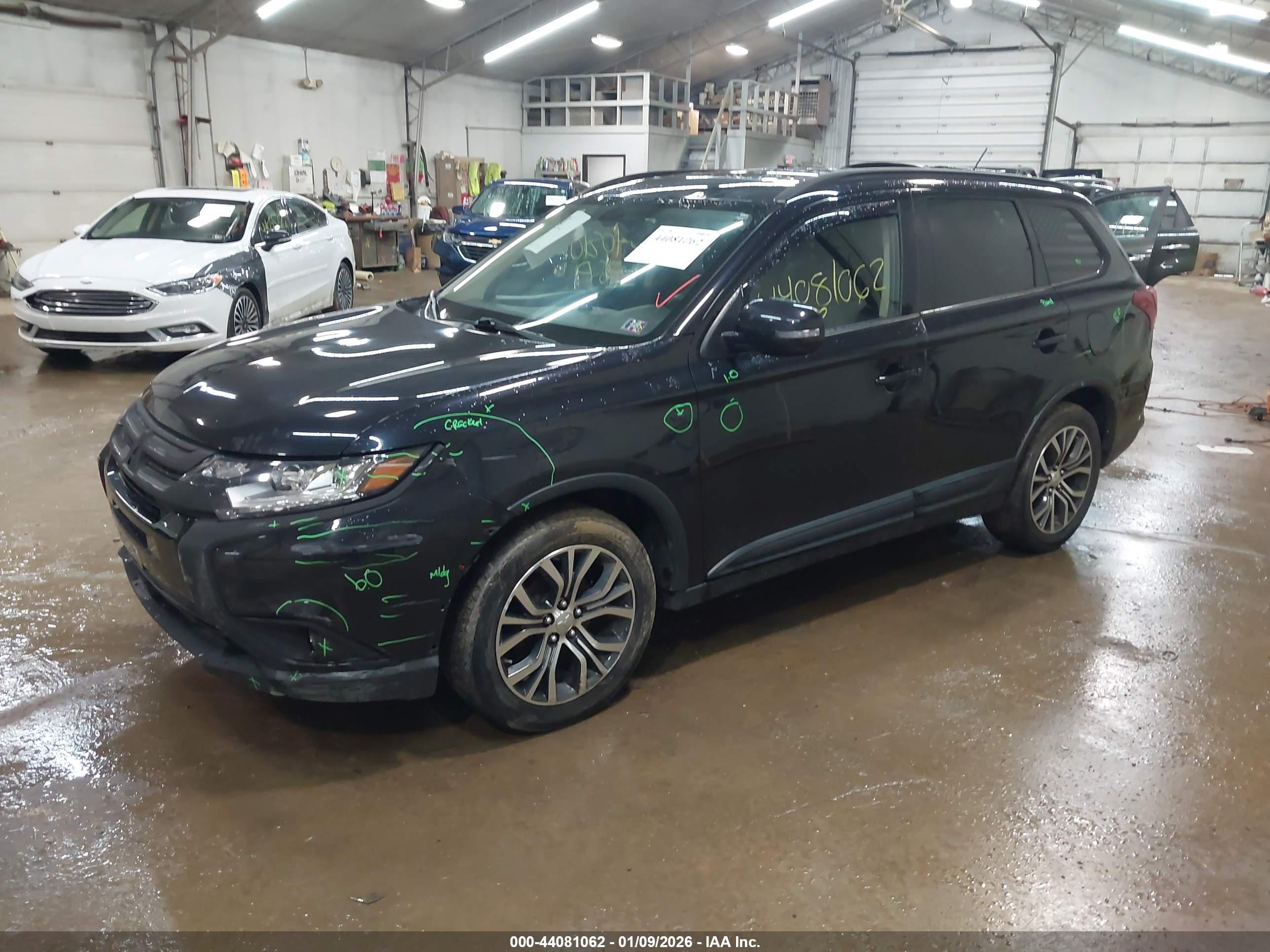 MITSUBISHI OUTLANDER image 2