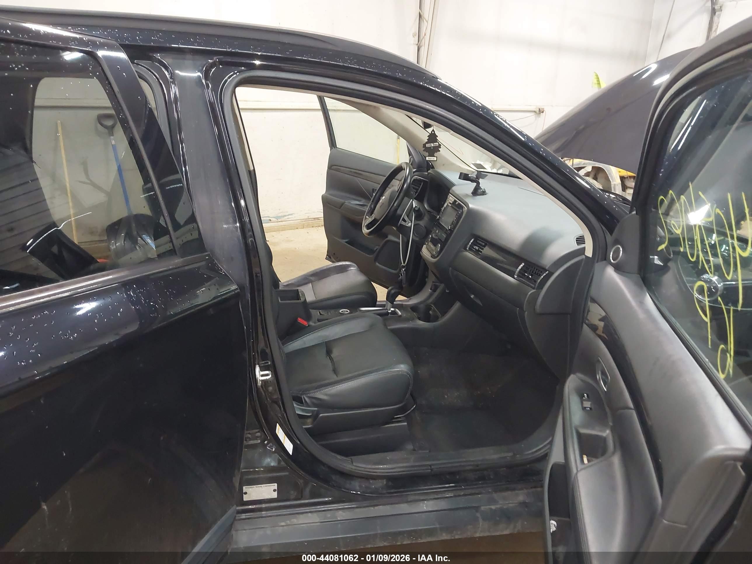 MITSUBISHI OUTLANDER image 5