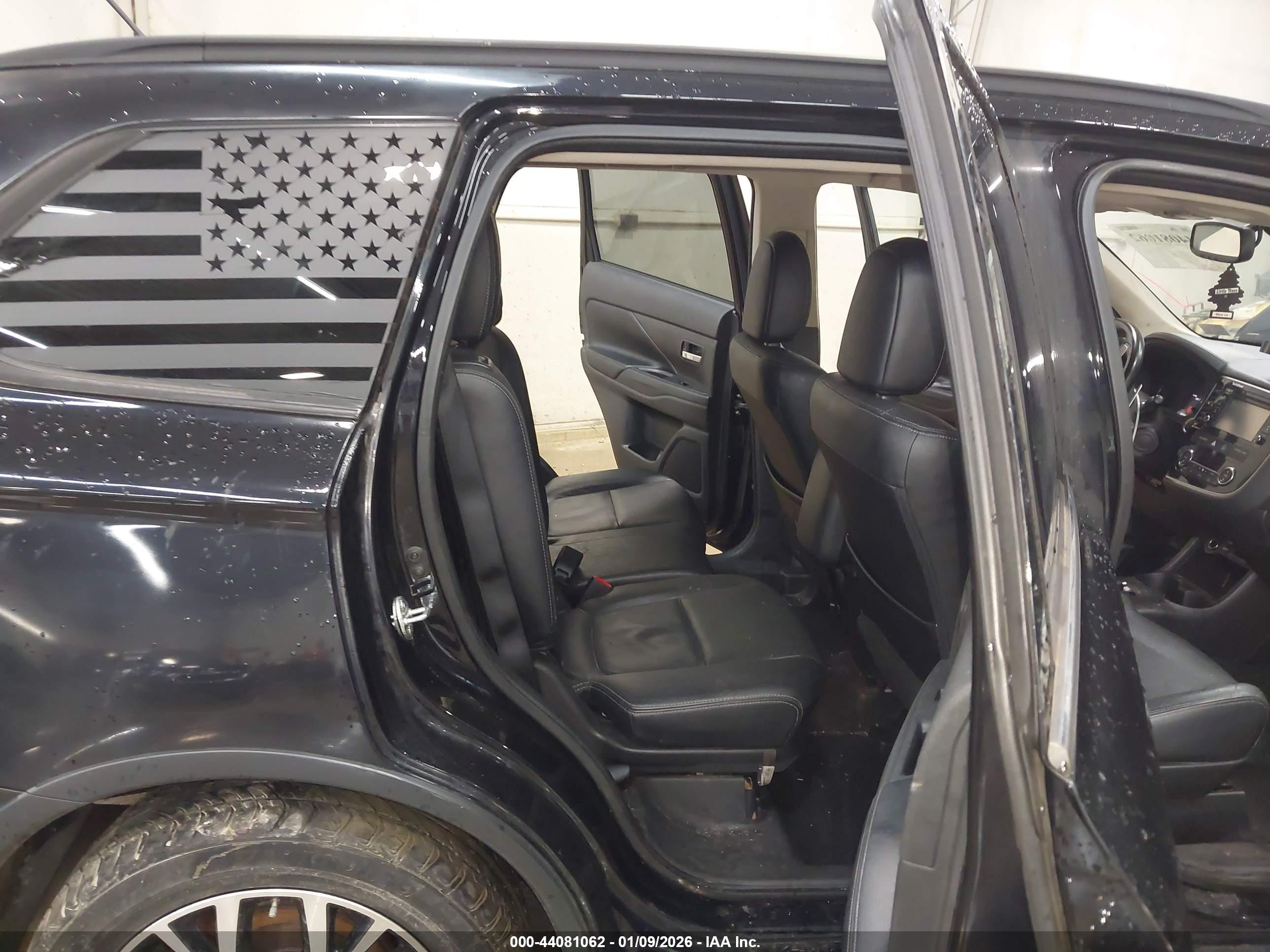 MITSUBISHI OUTLANDER image 8