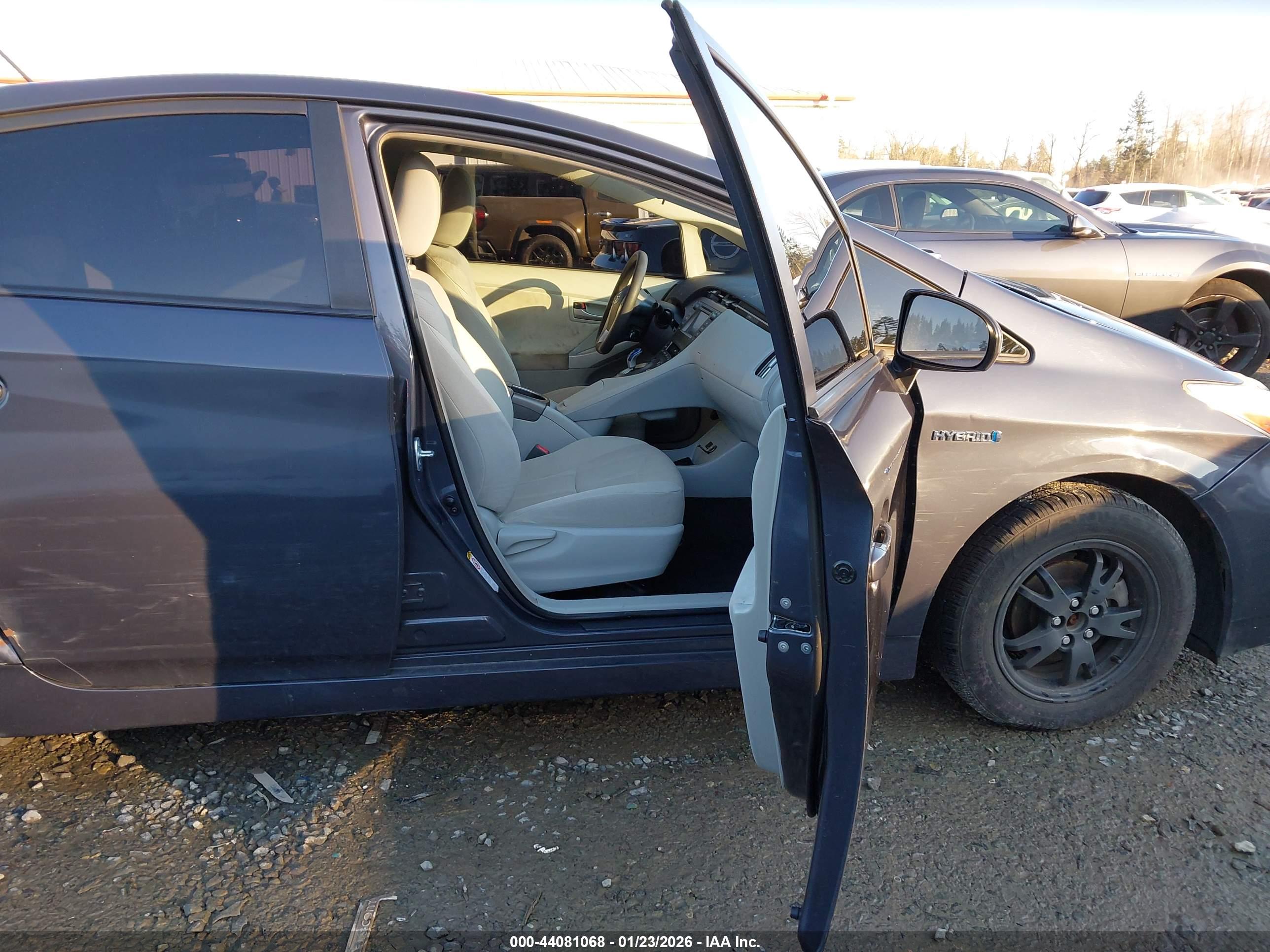 TOYOTA PRIUS image 5