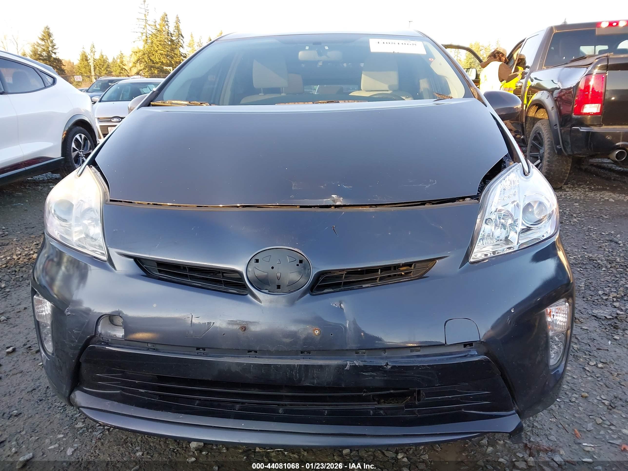 TOYOTA PRIUS image 6