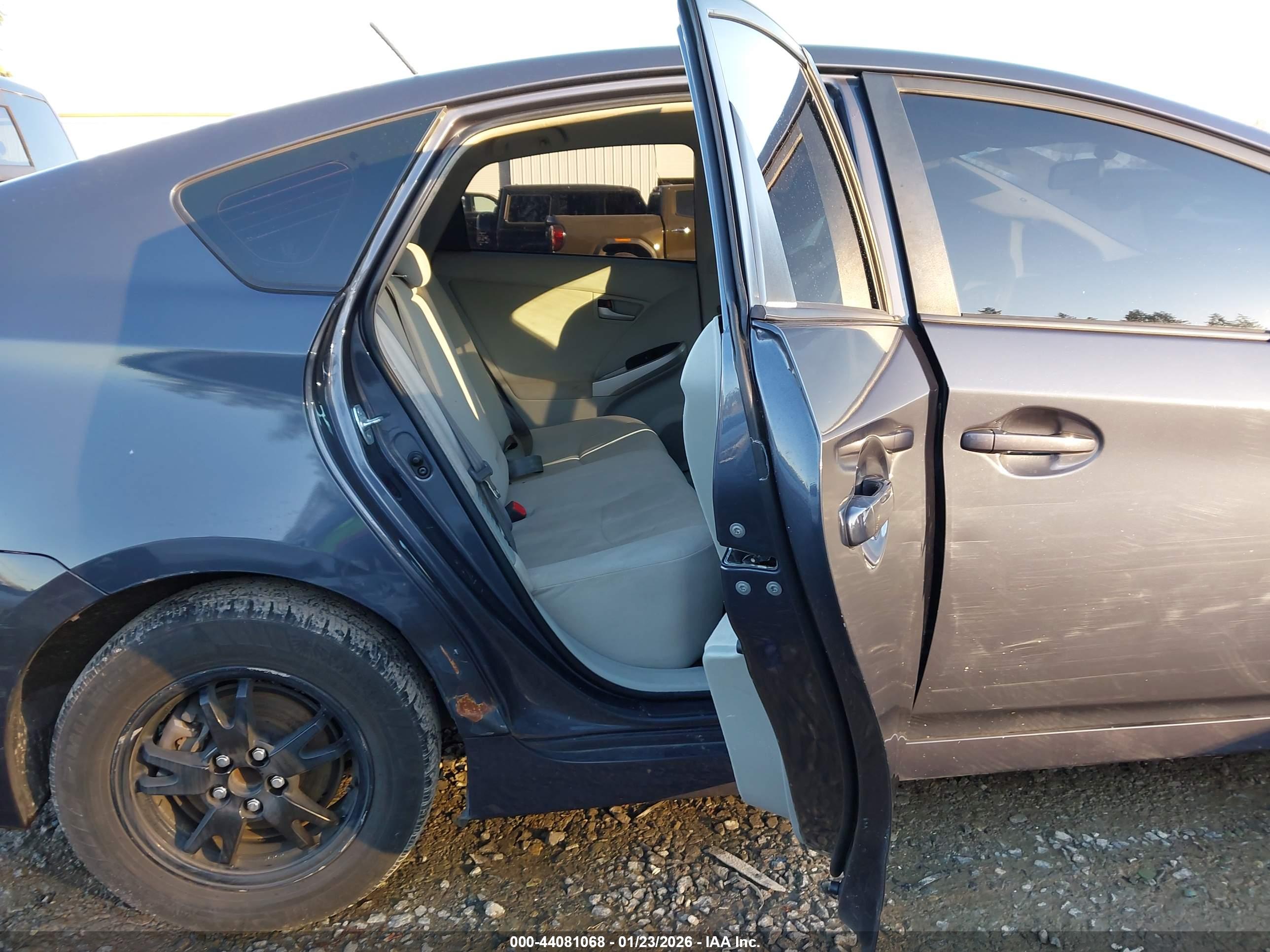 TOYOTA PRIUS image 8