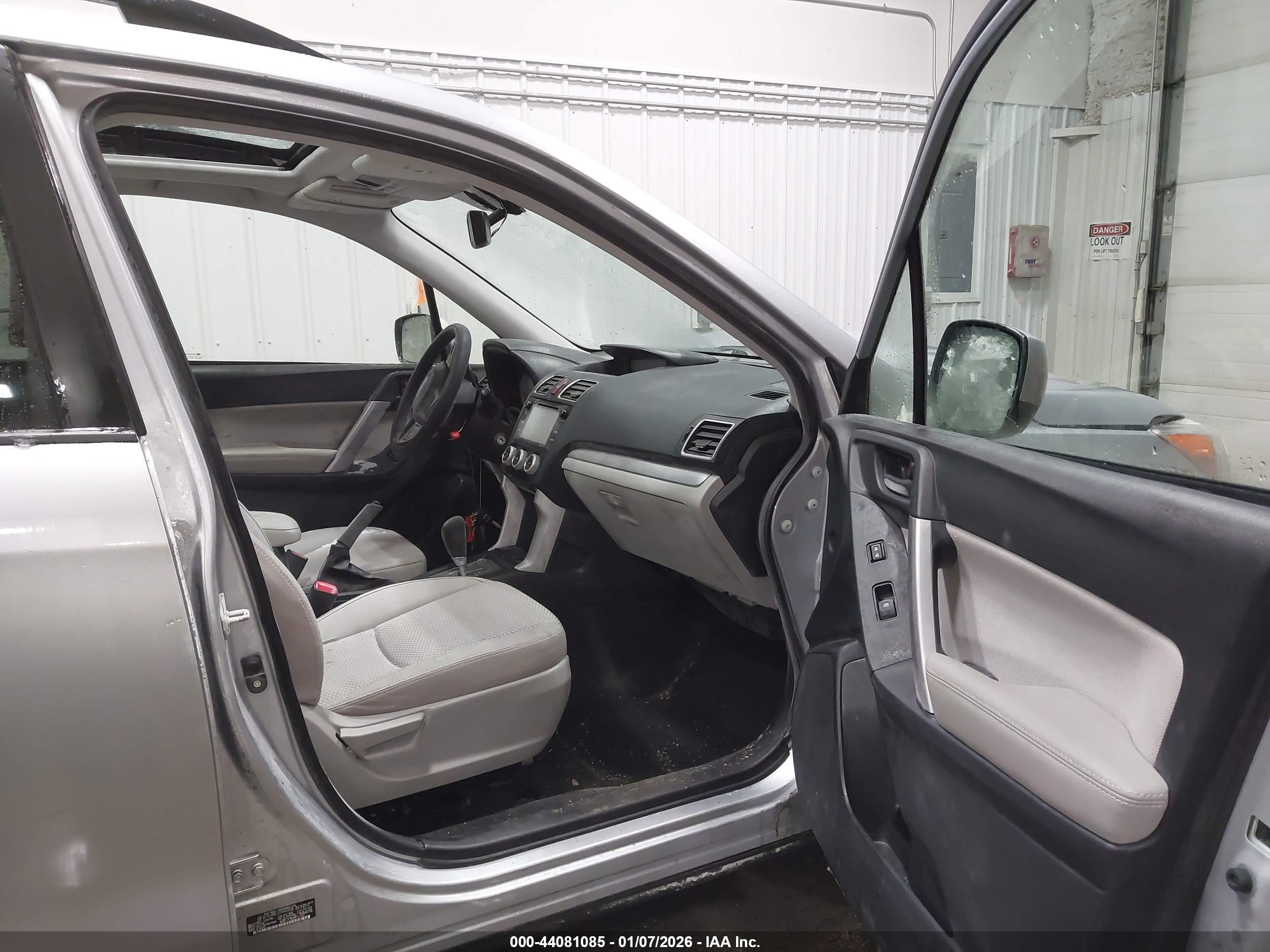 SUBARU FORESTER image 5