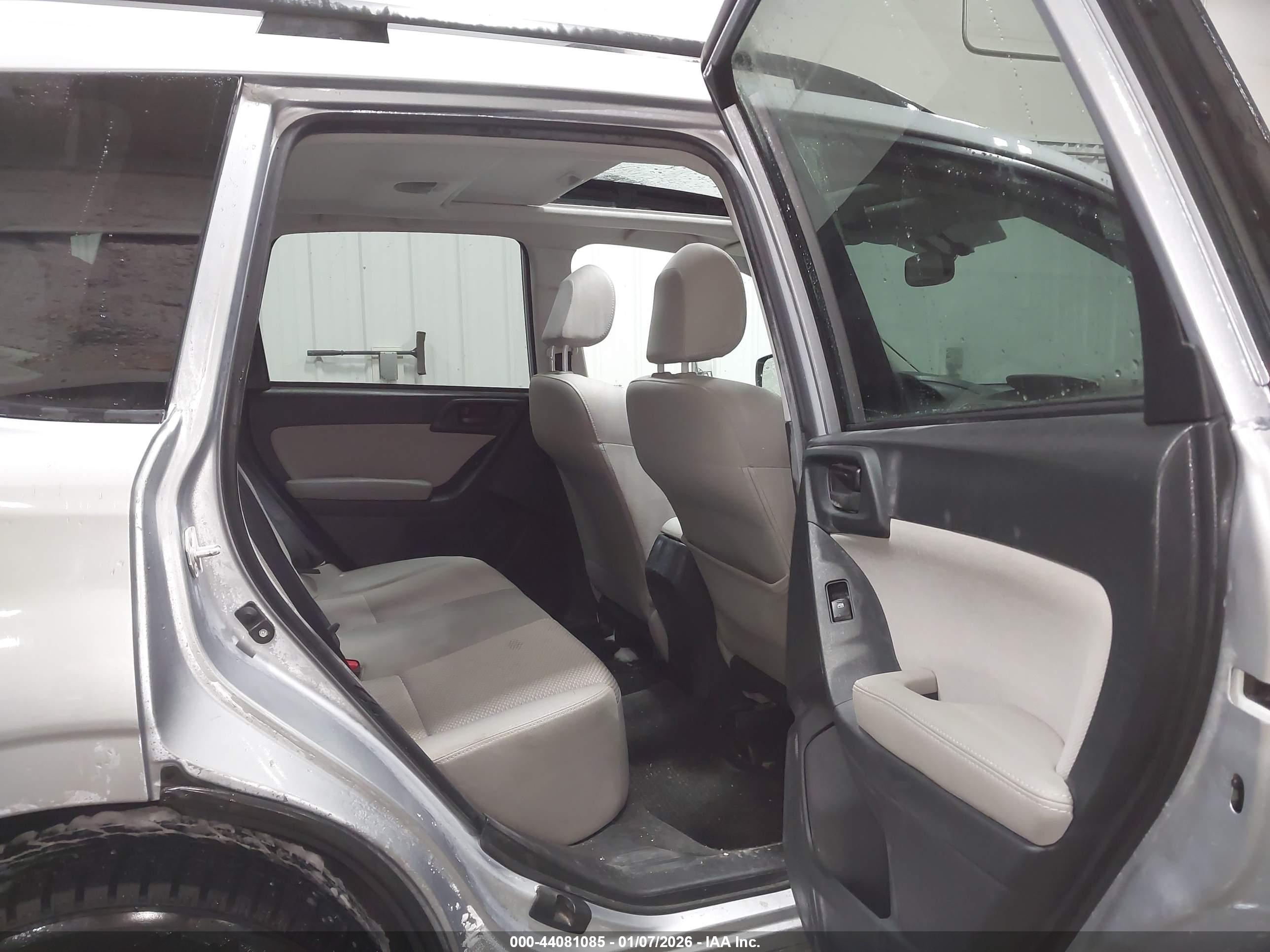 SUBARU FORESTER image 8