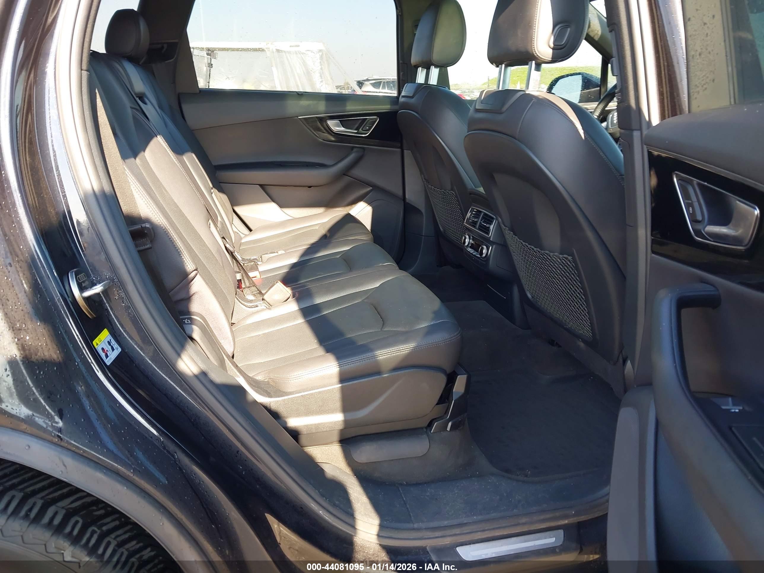 AUDI Q7 image 8