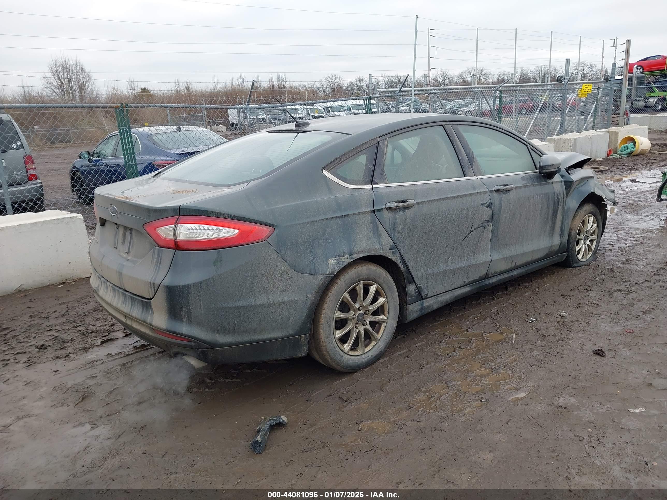 FORD FUSION image 4