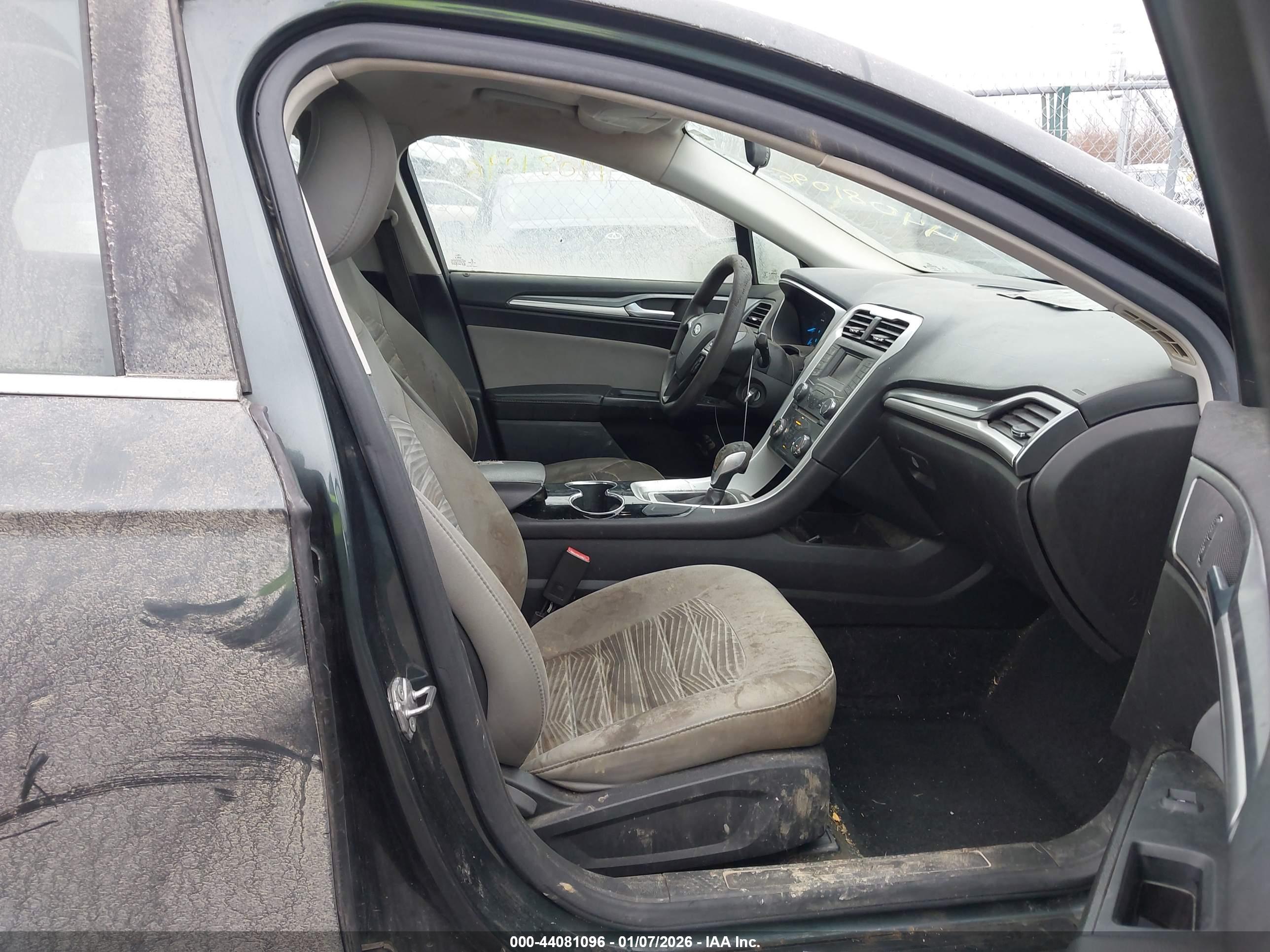 FORD FUSION image 5