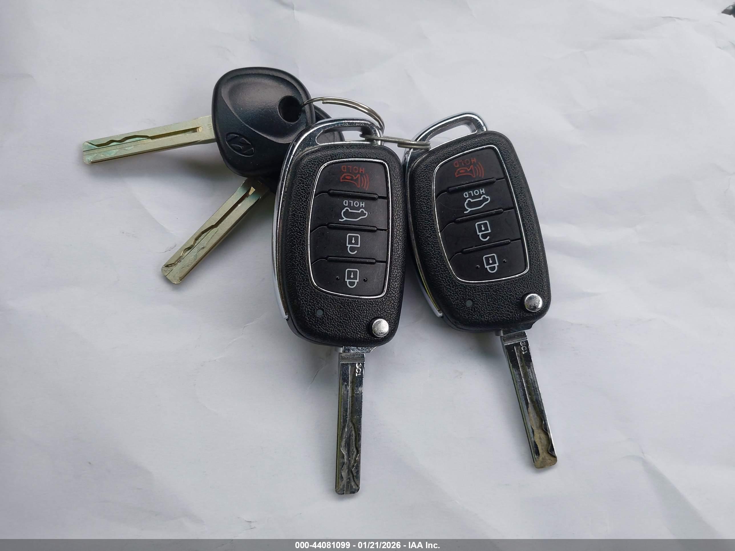 HYUNDAI TUCSON image 11