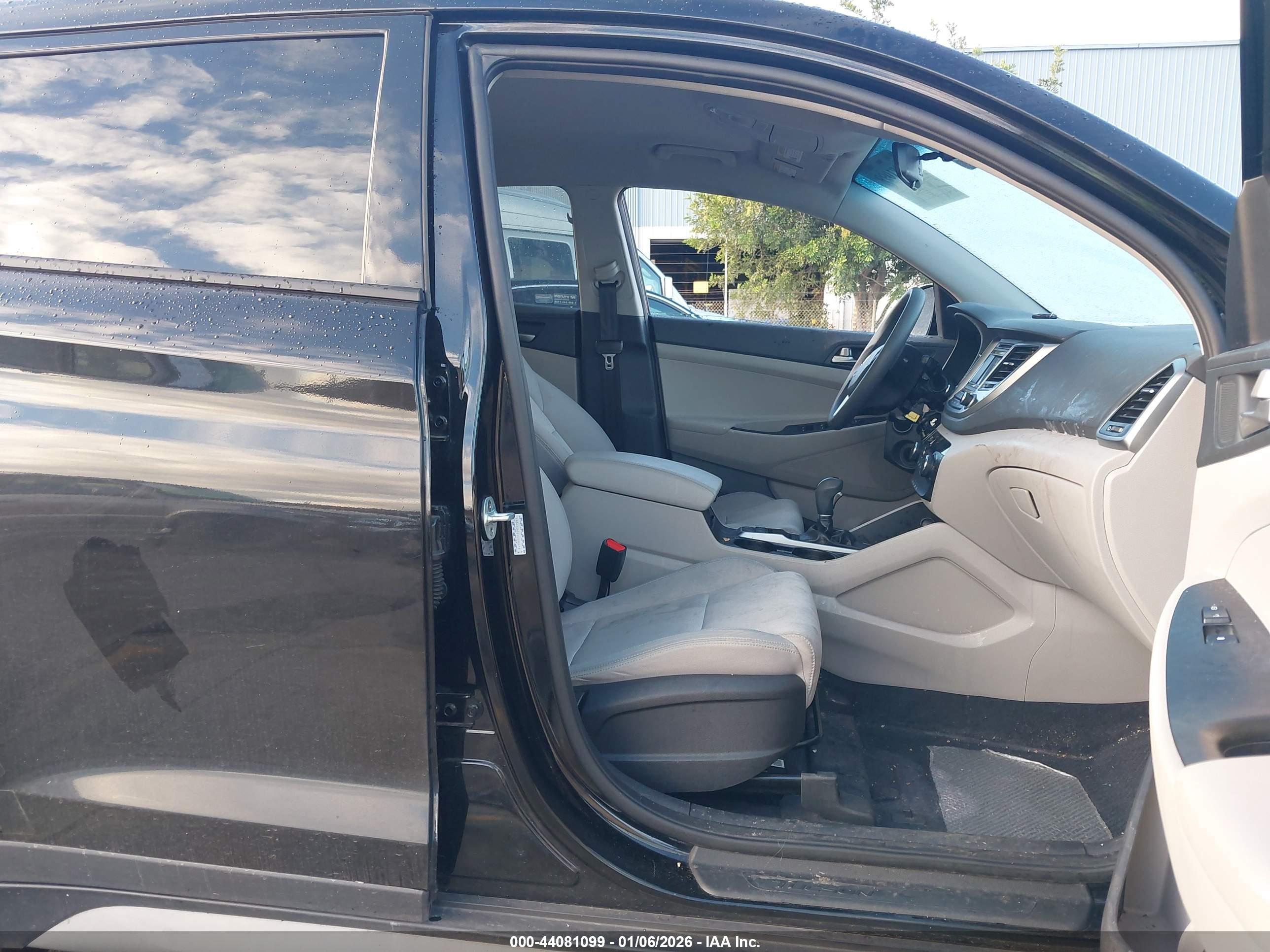 HYUNDAI TUCSON image 5