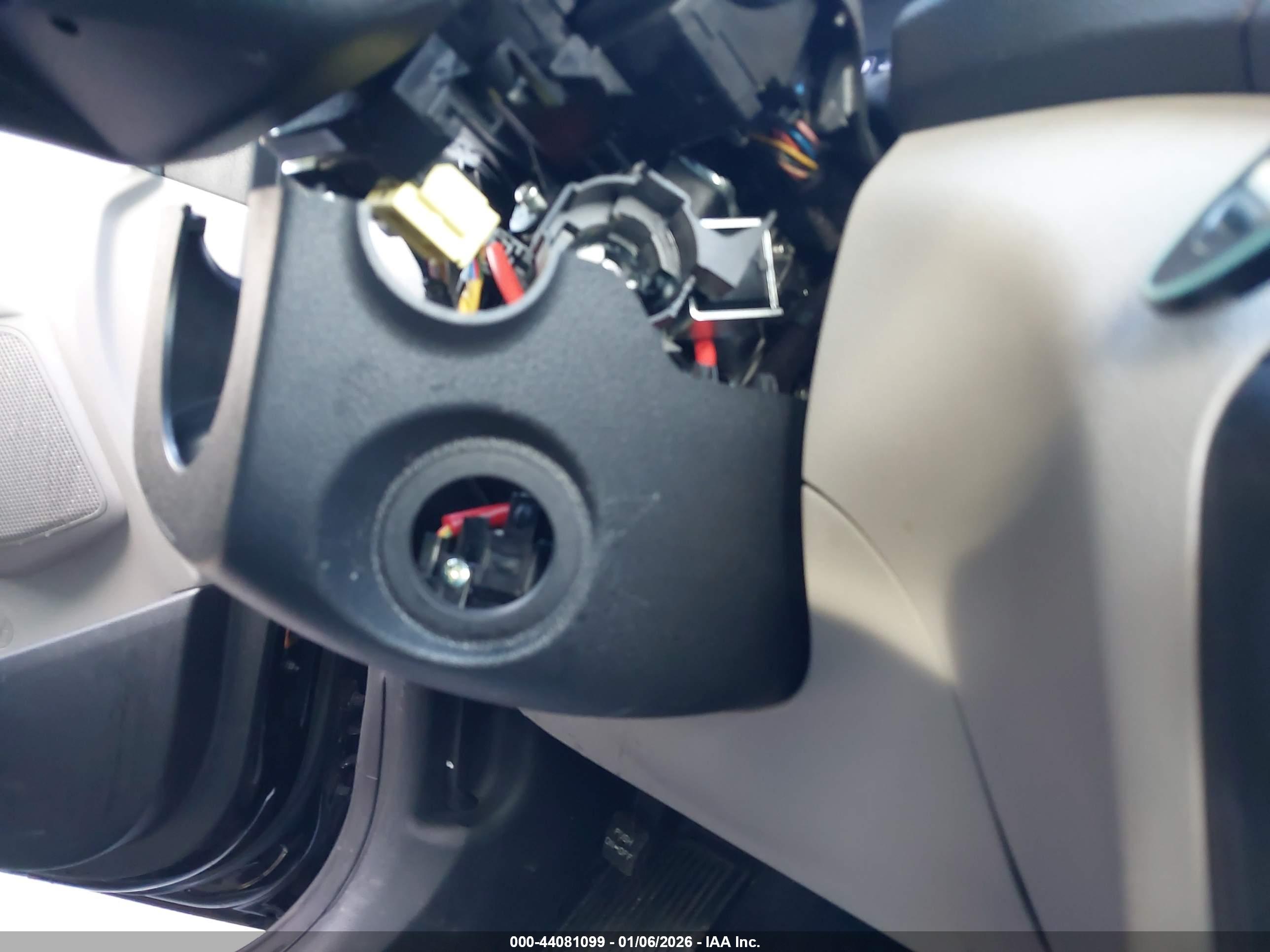 HYUNDAI TUCSON image 6