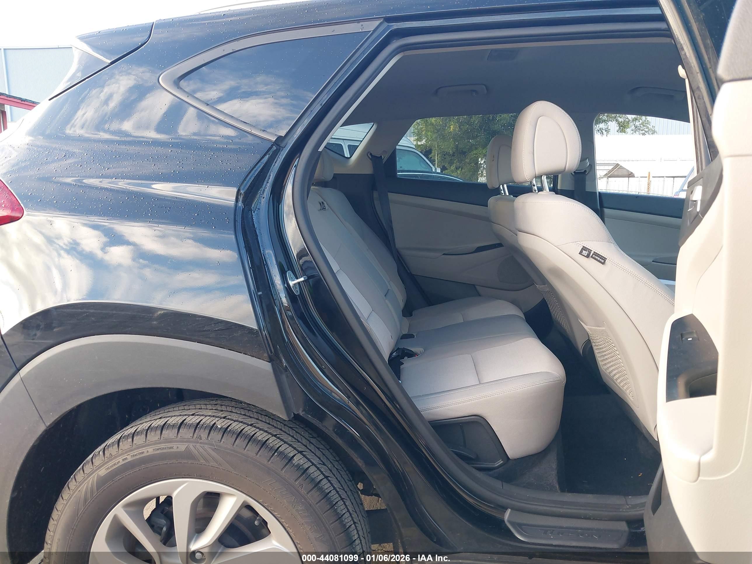 HYUNDAI TUCSON image 8