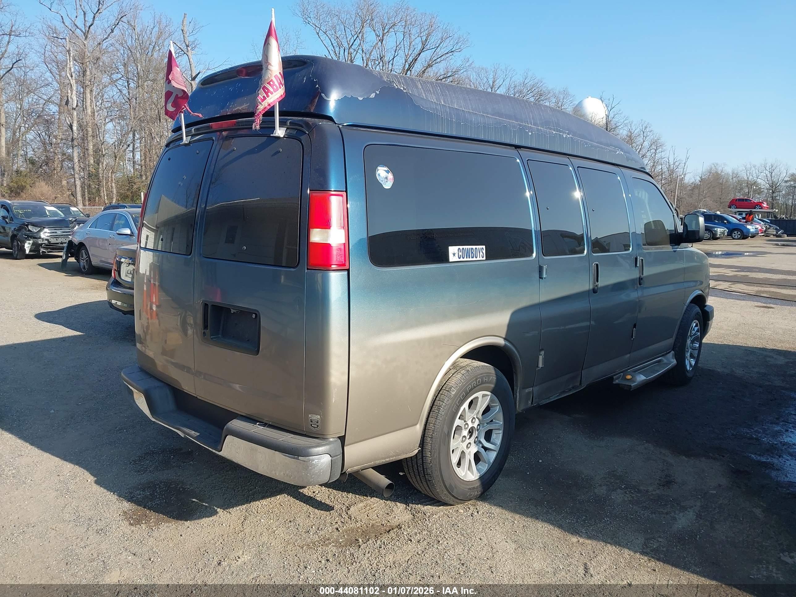 CHEVROLET EXPRESS image 4