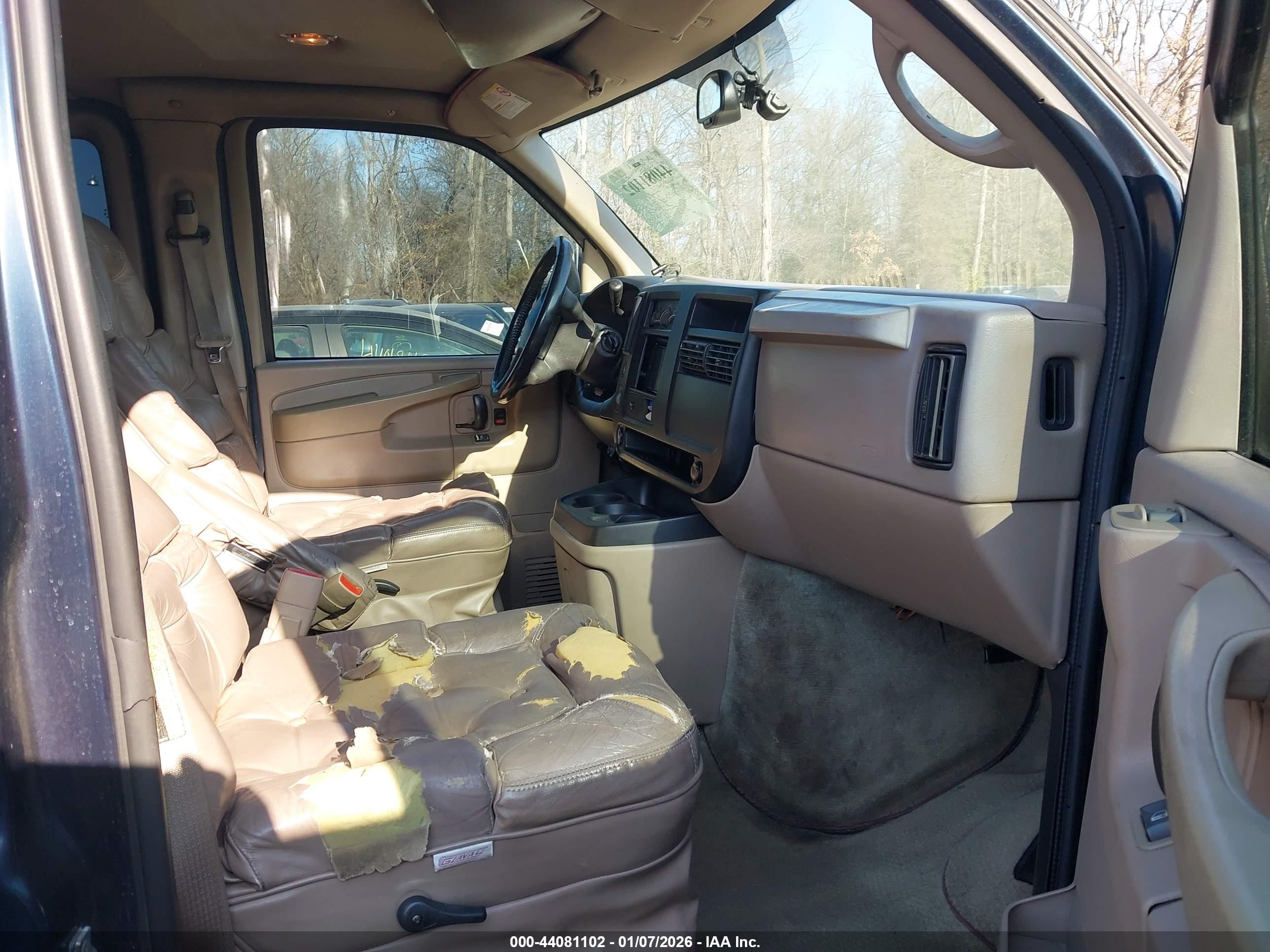 CHEVROLET EXPRESS image 5