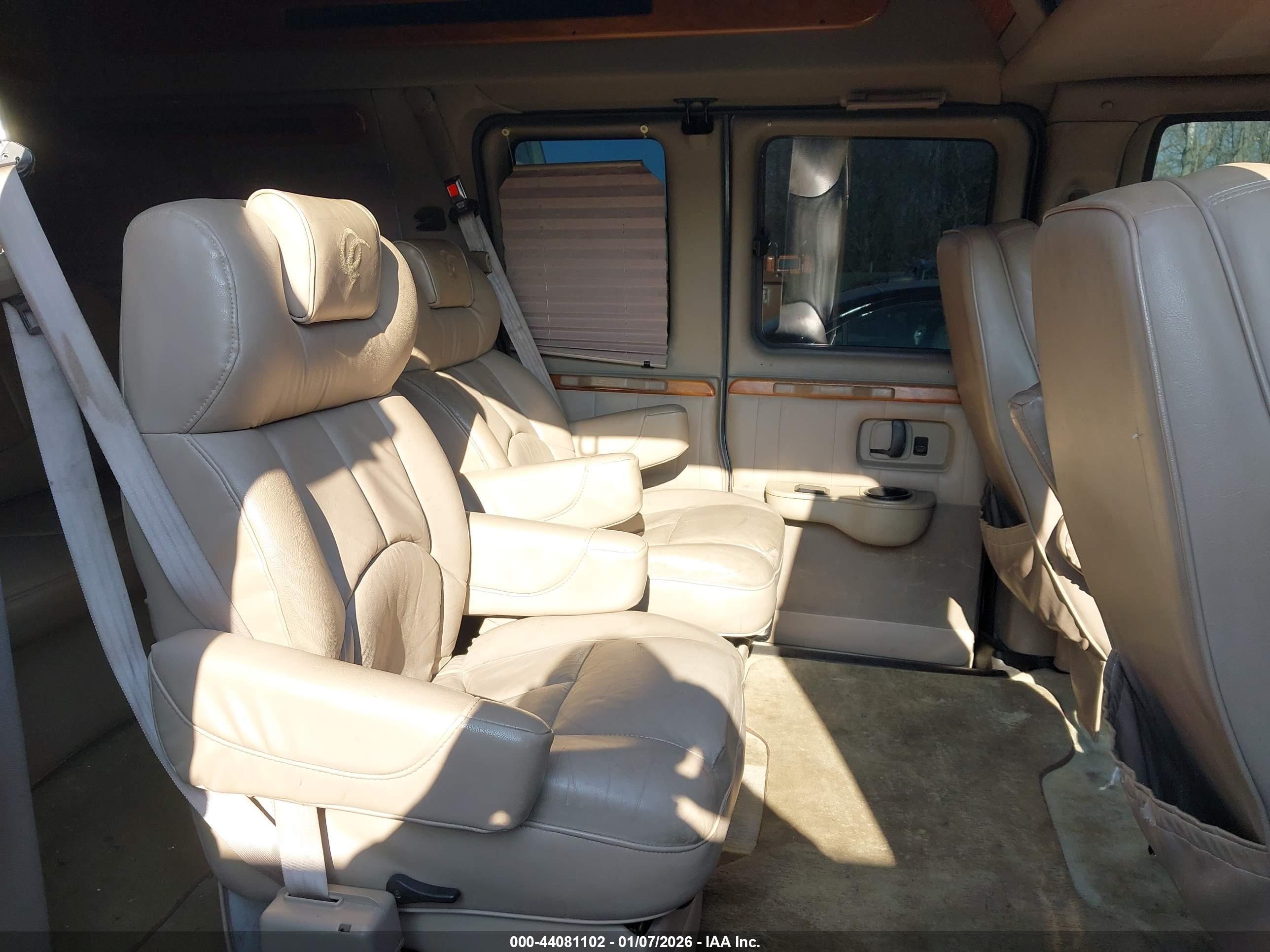 CHEVROLET EXPRESS image 8