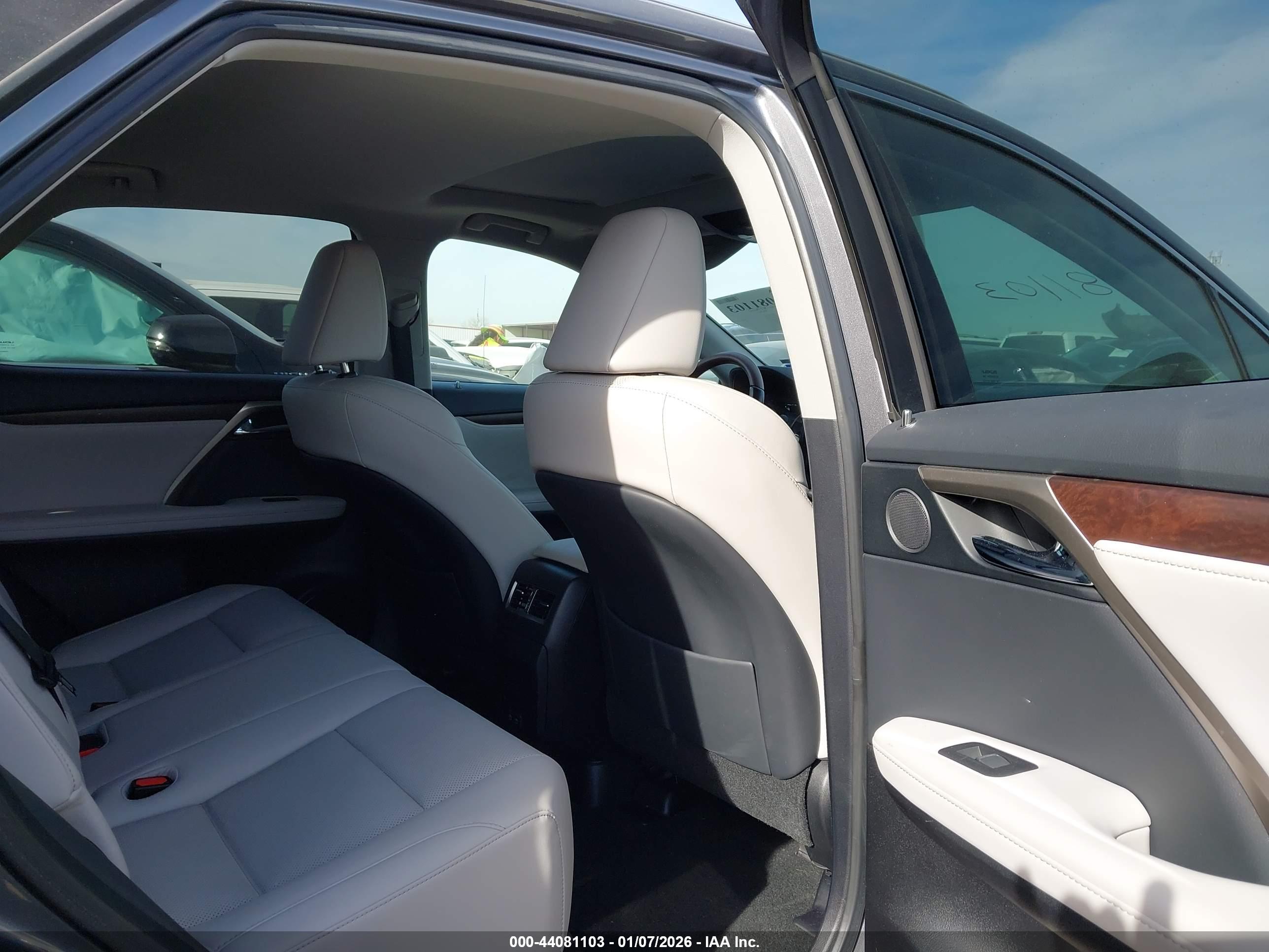LEXUS RX image 8