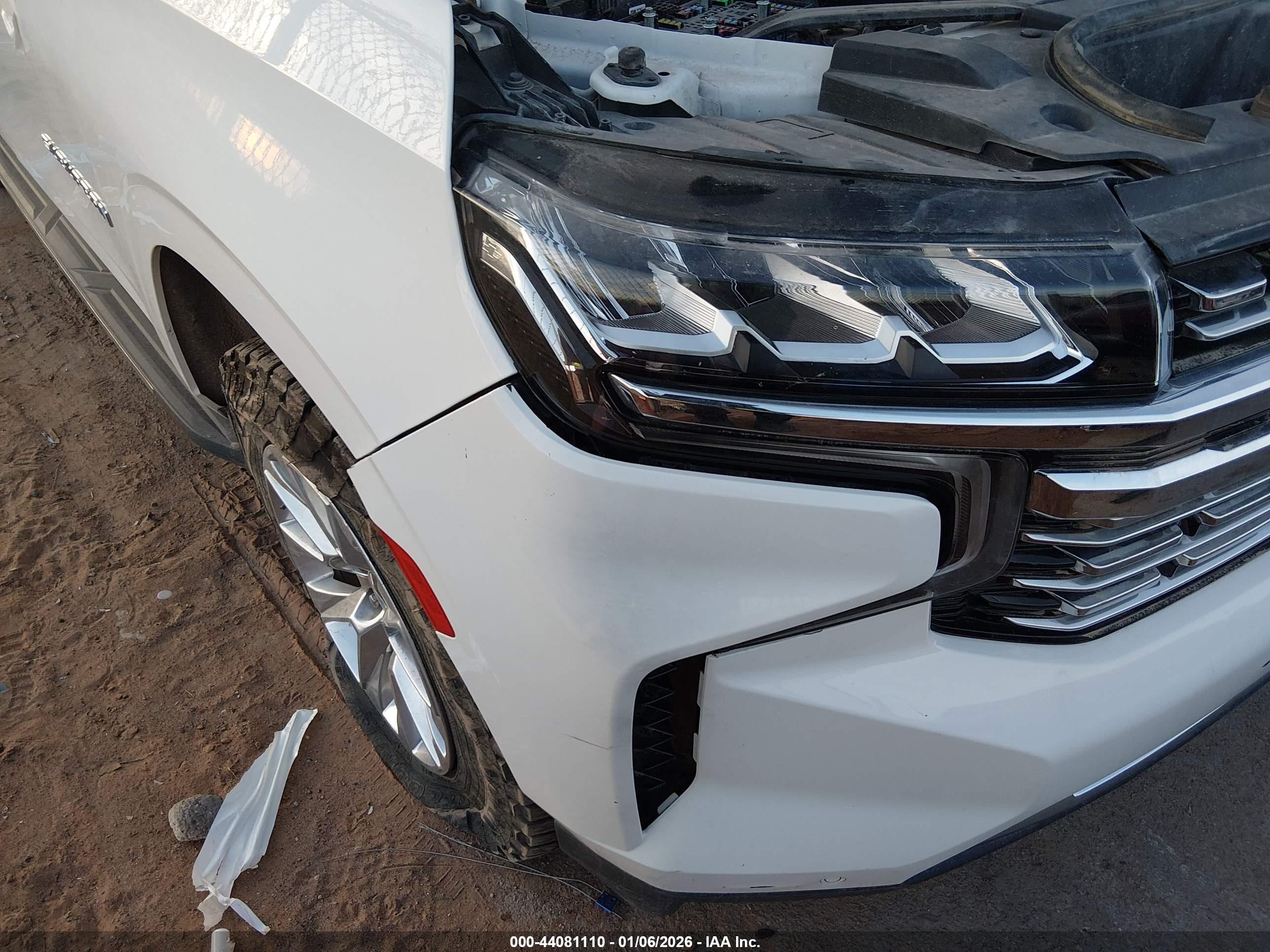 CHEVROLET SUBURBAN image 6