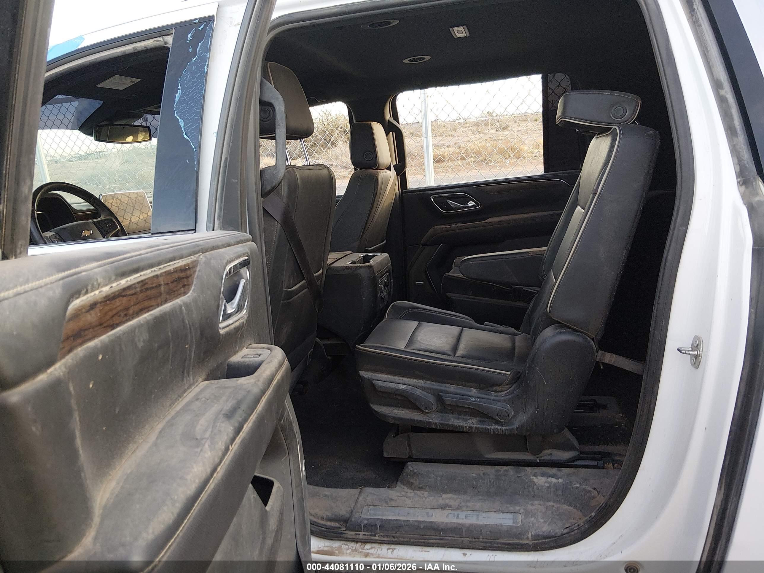 CHEVROLET SUBURBAN image 8