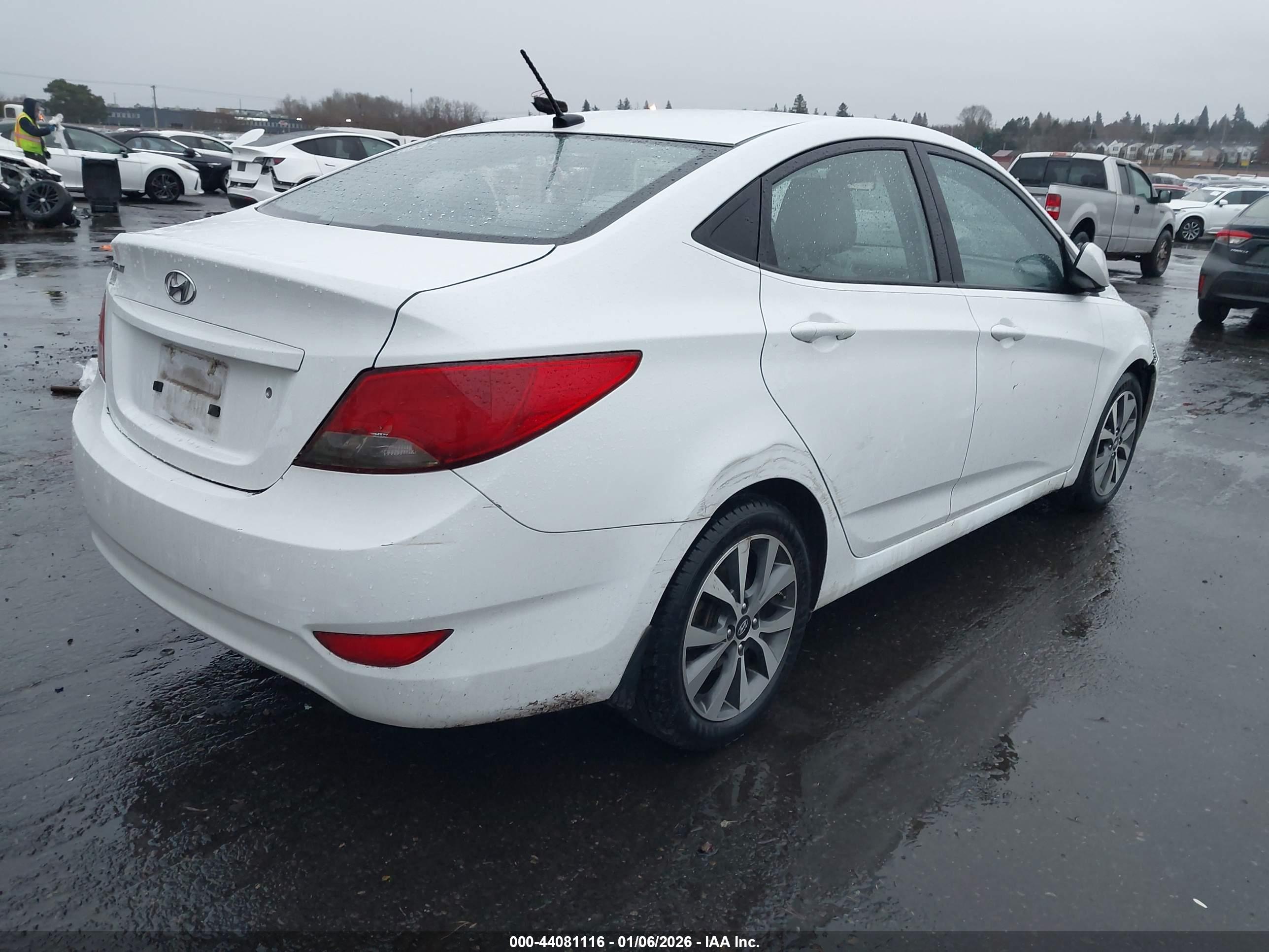 HYUNDAI ACCENT image 4