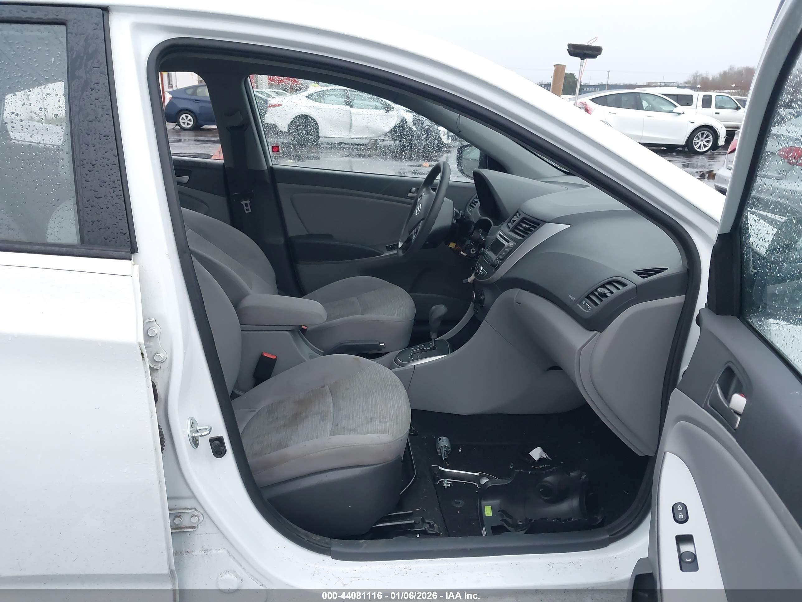 HYUNDAI ACCENT image 5