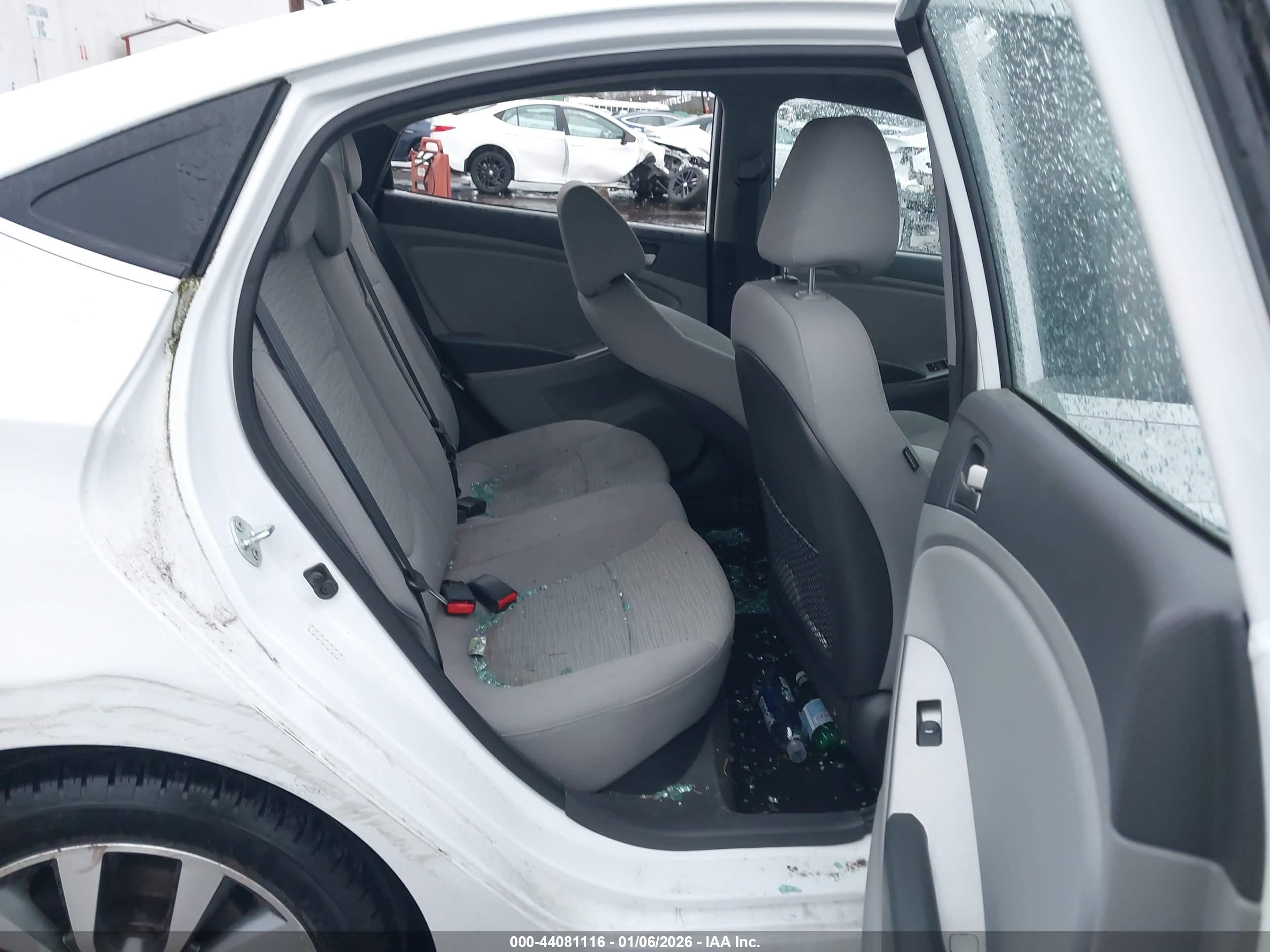 HYUNDAI ACCENT image 8