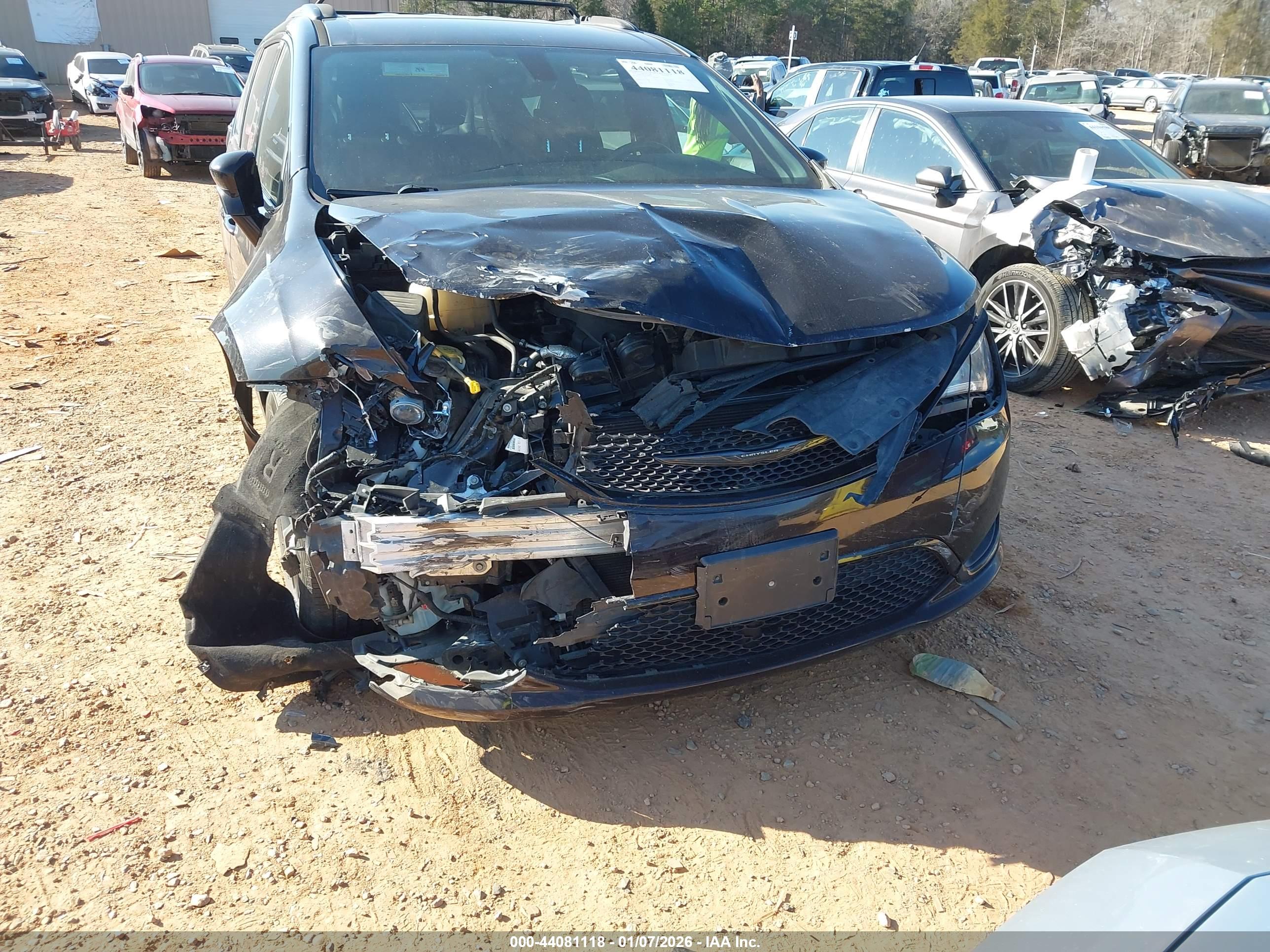CHRYSLER PACIFICA image 6