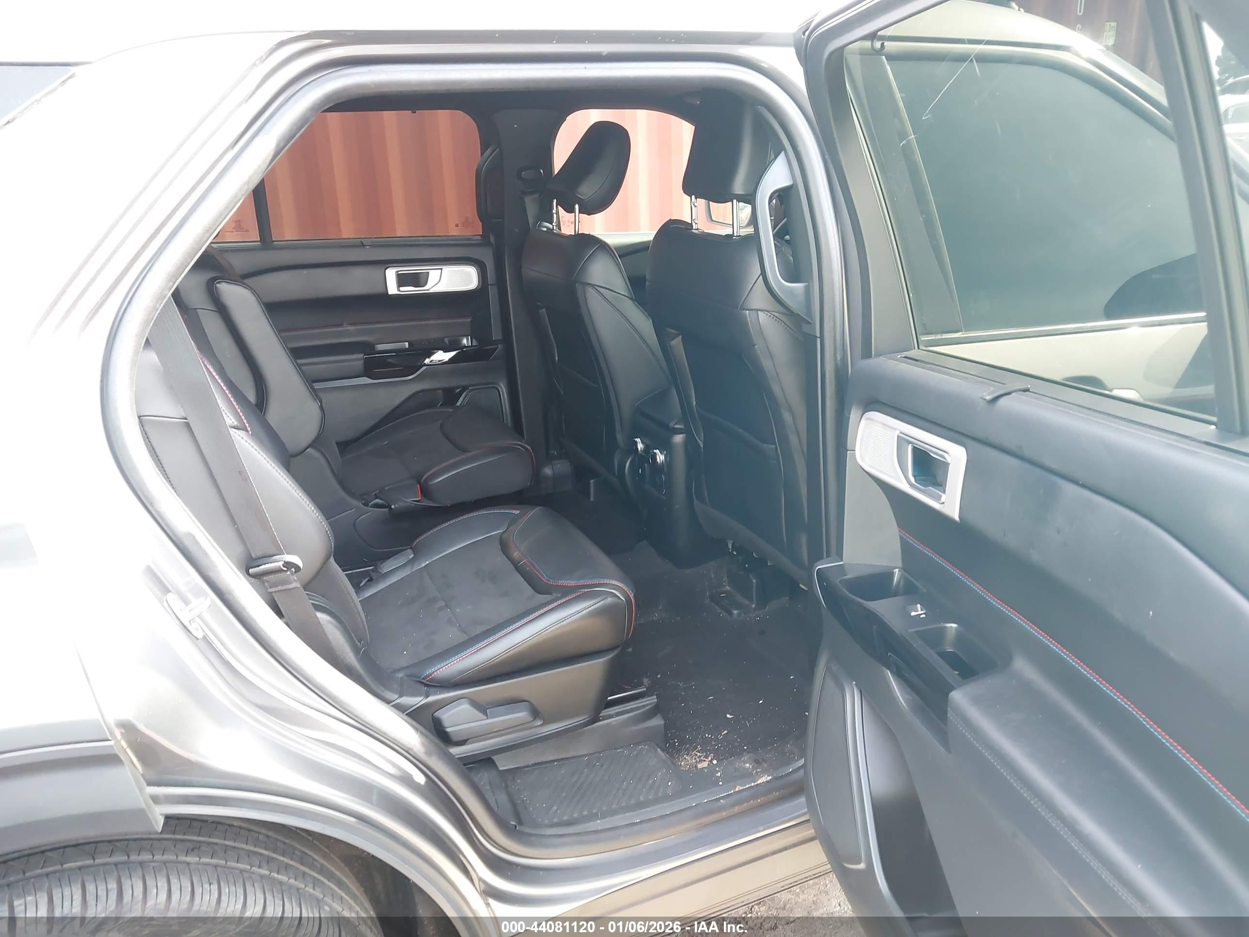 FORD EXPLORER image 8