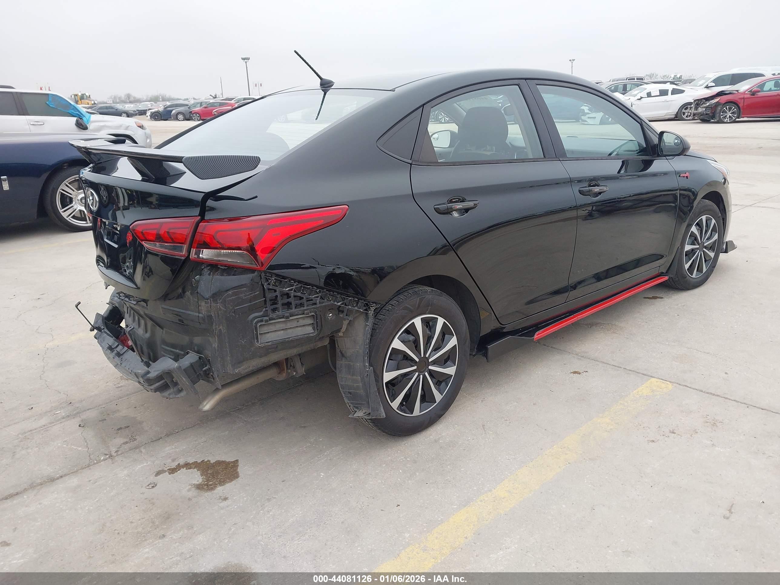 HYUNDAI ACCENT image 4