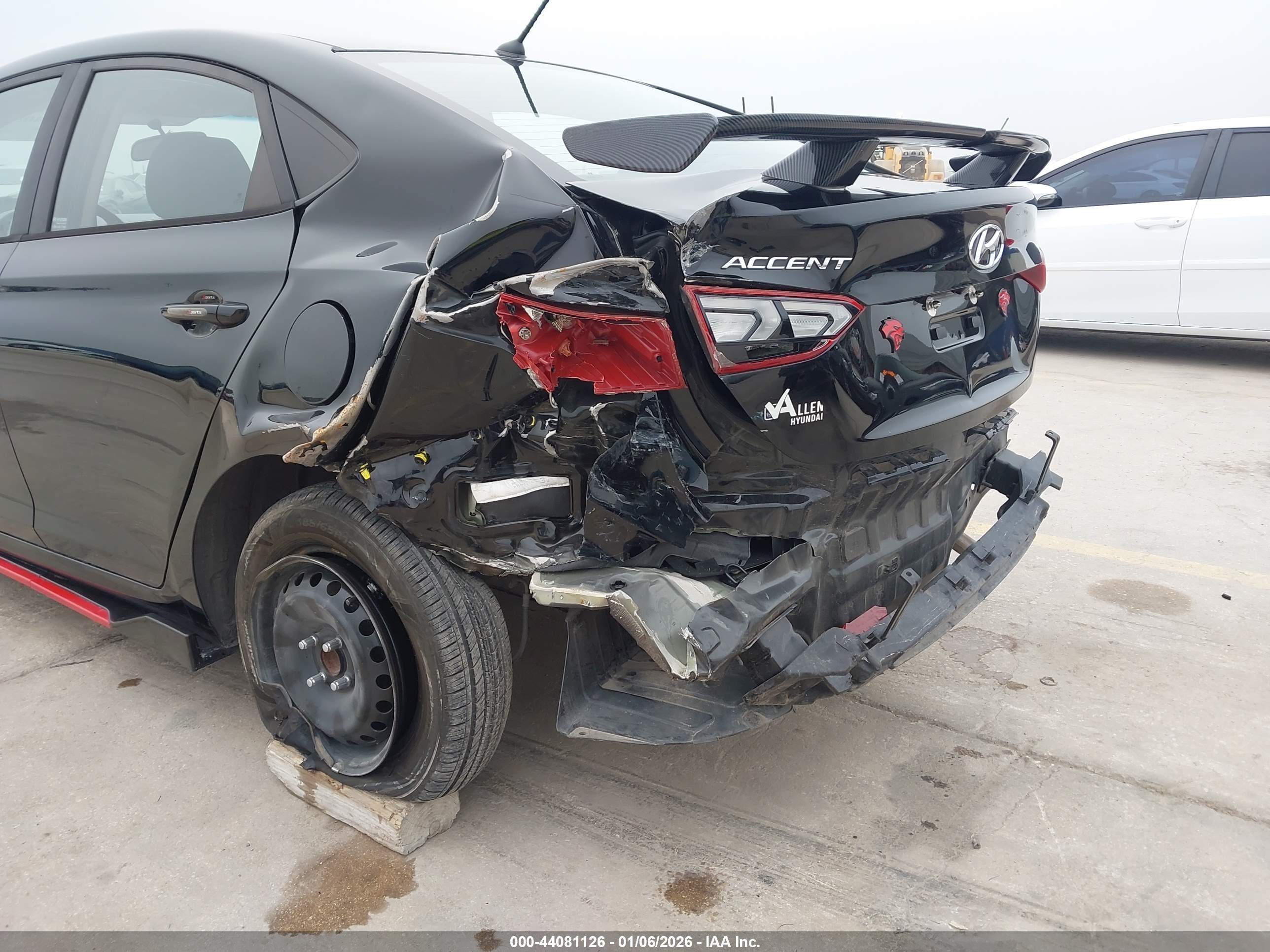 HYUNDAI ACCENT image 6