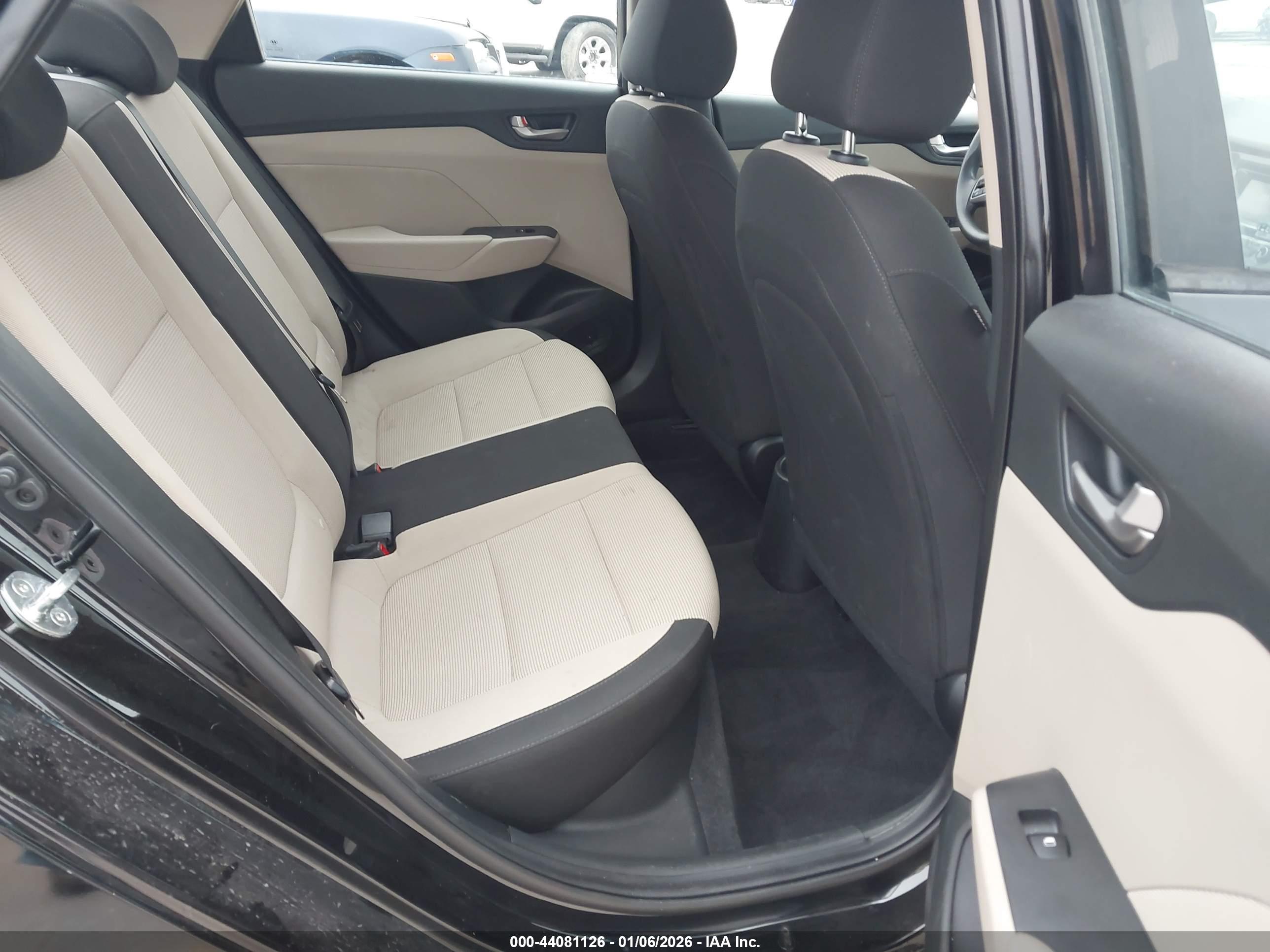 HYUNDAI ACCENT image 8
