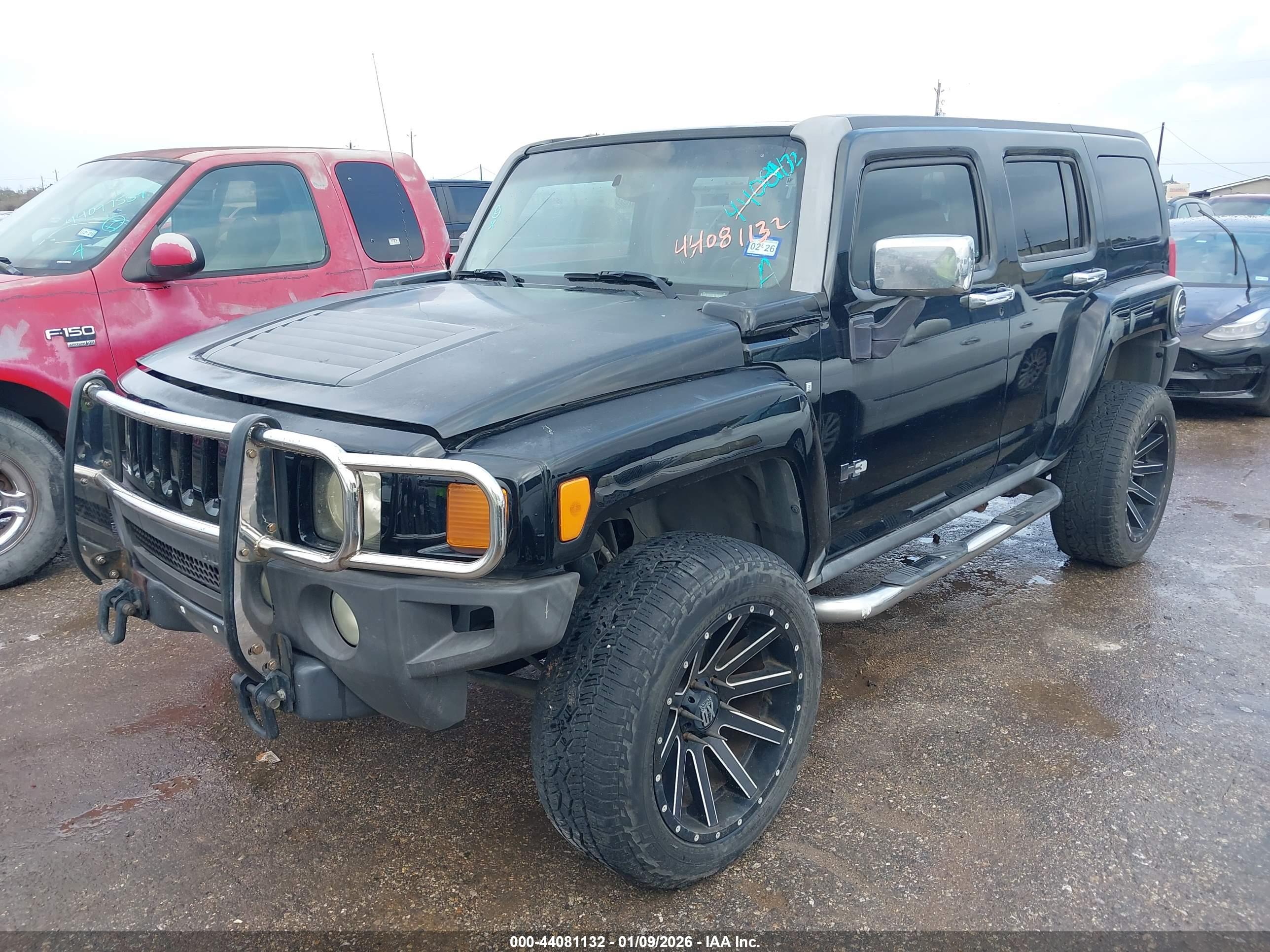 HUMMER H3 image 2