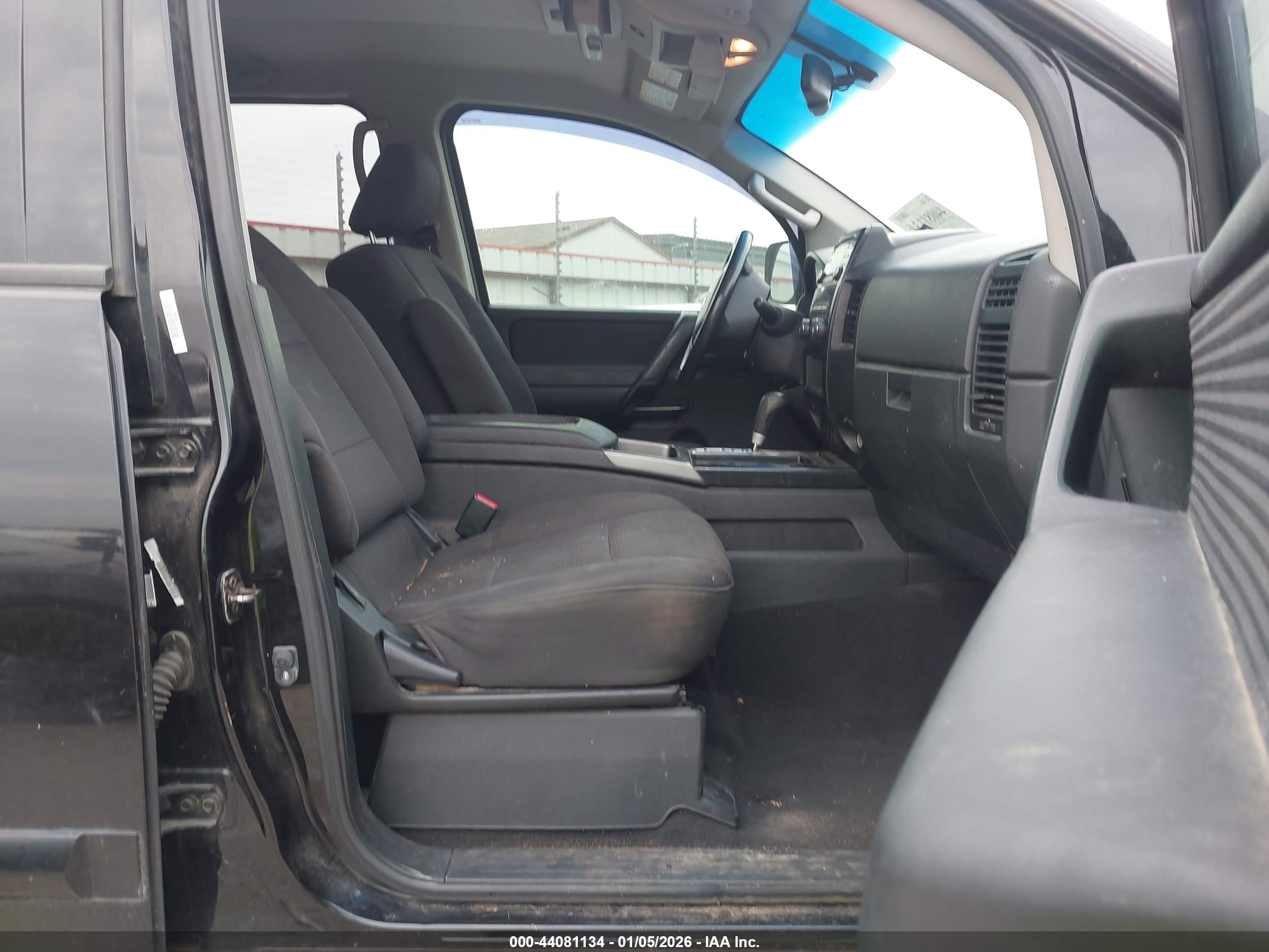 NISSAN TITAN image 5