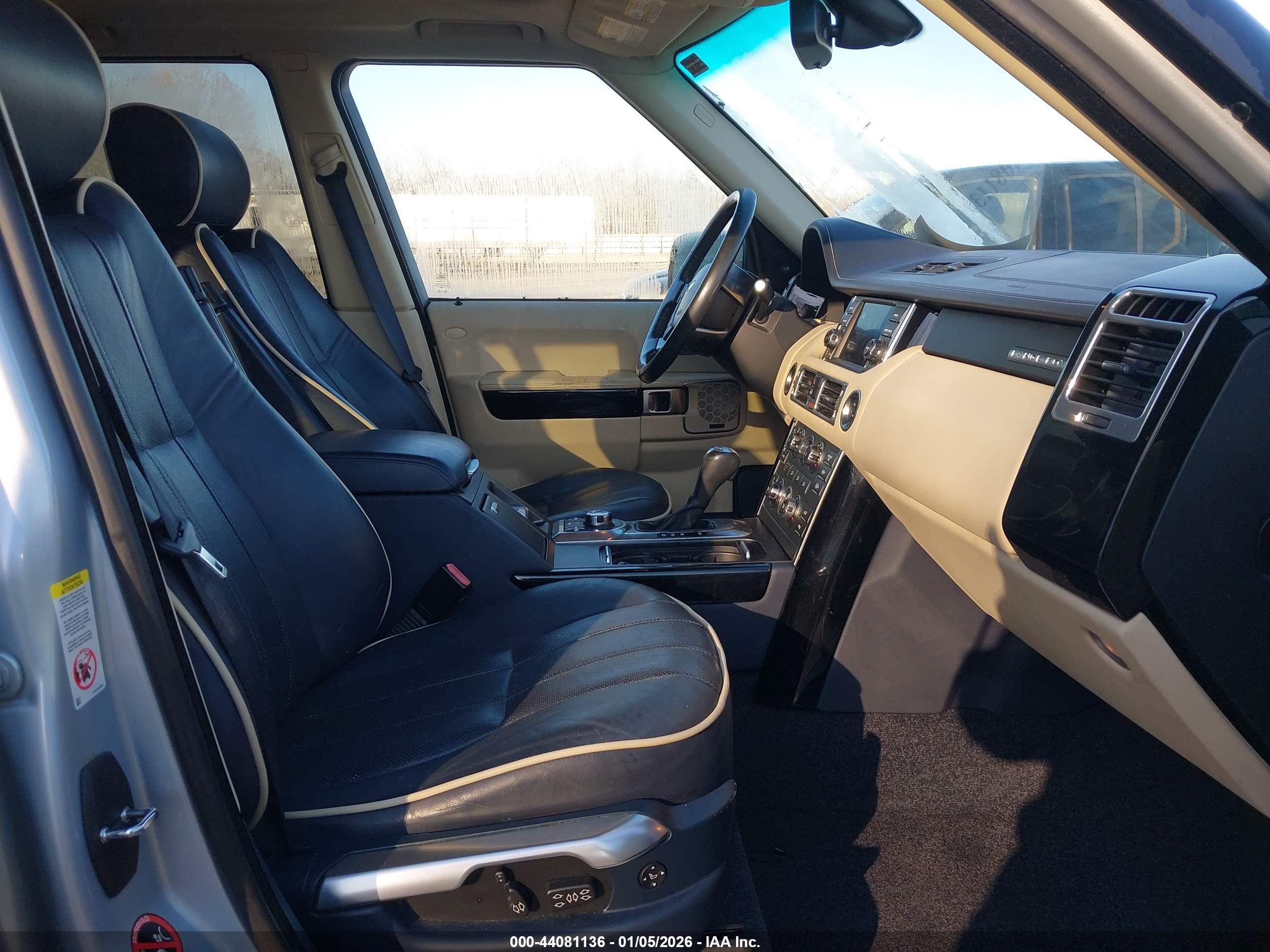 LAND ROVER image 5