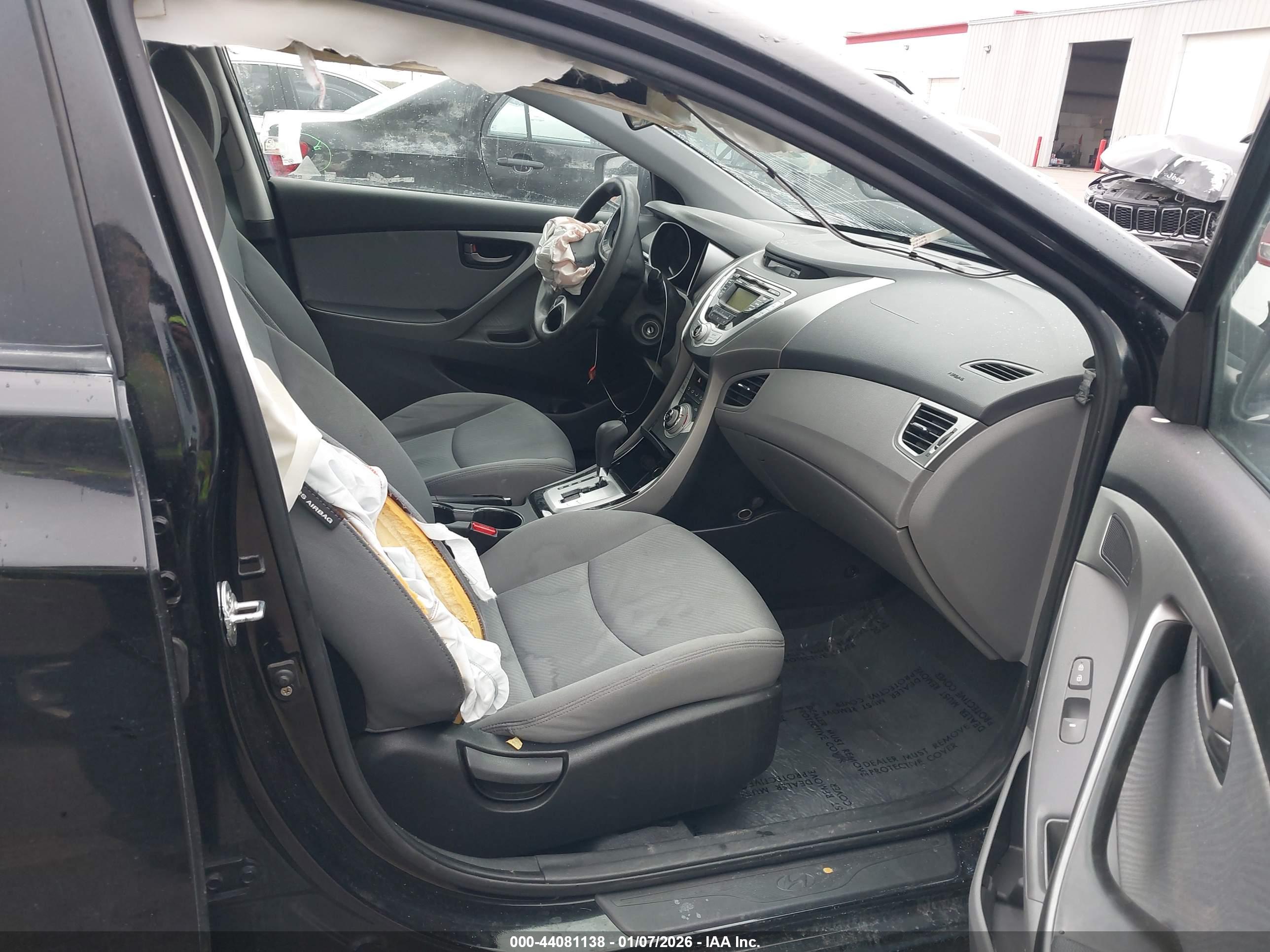 HYUNDAI ELANTRA image 5