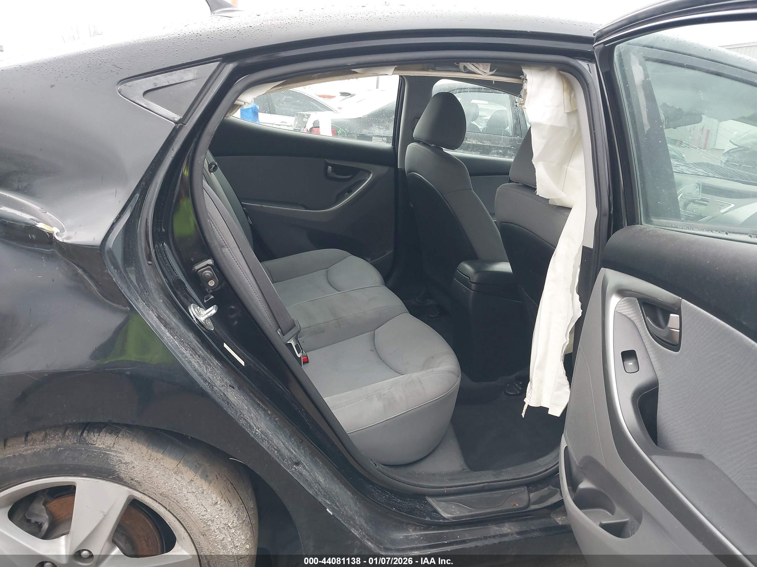 HYUNDAI ELANTRA image 8